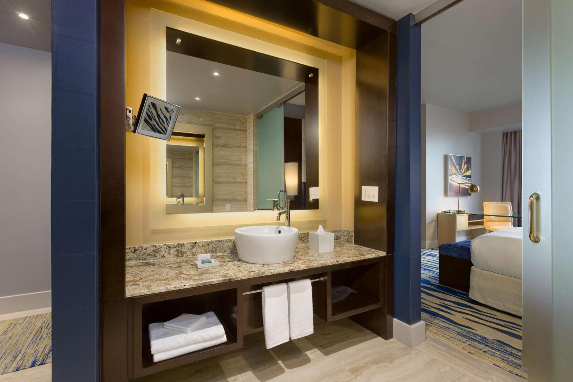 Premium Zimmer mit Kingsize-Bett und Meerblick