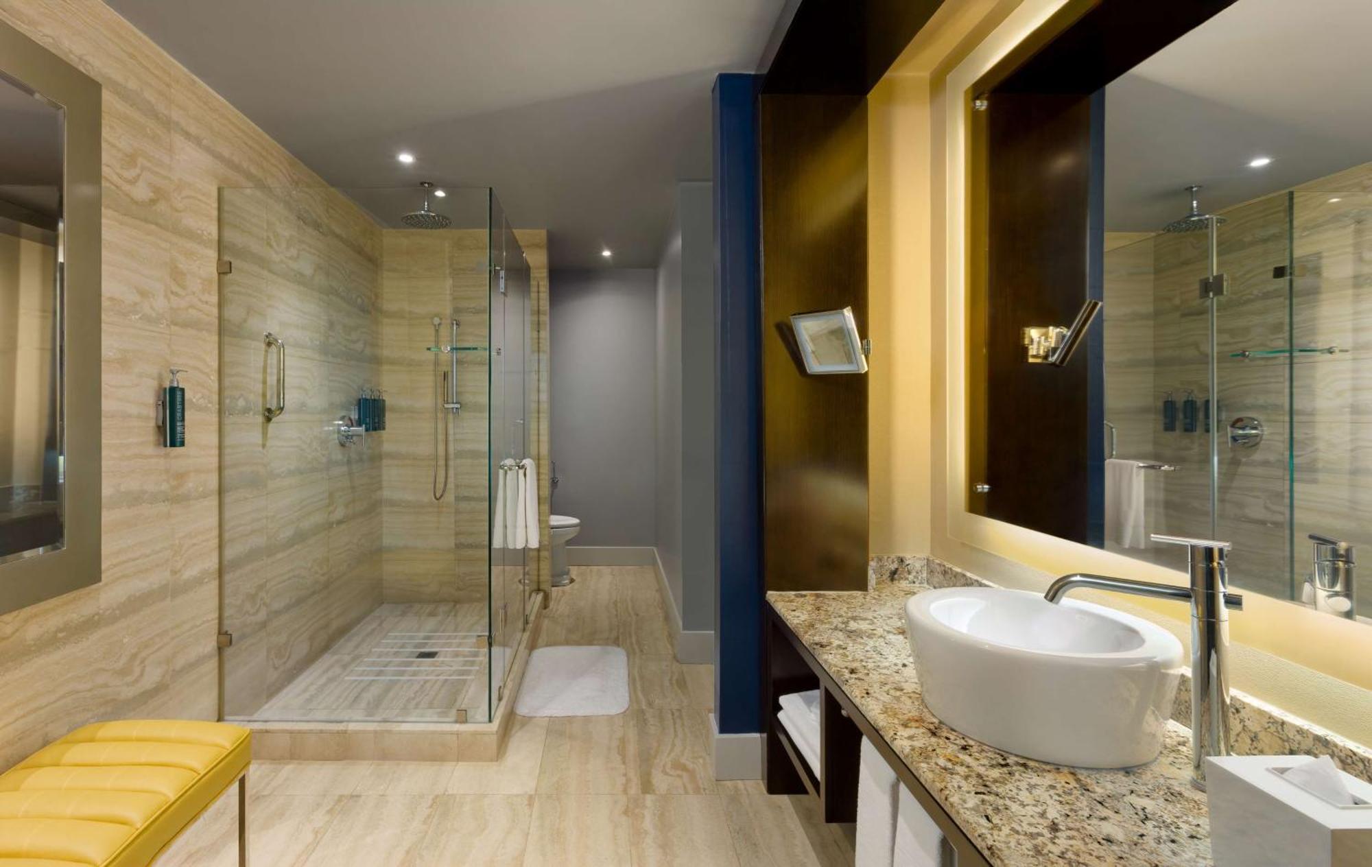 Premium Doppelzimmer mit 2 Doppelbetten und Meerblick