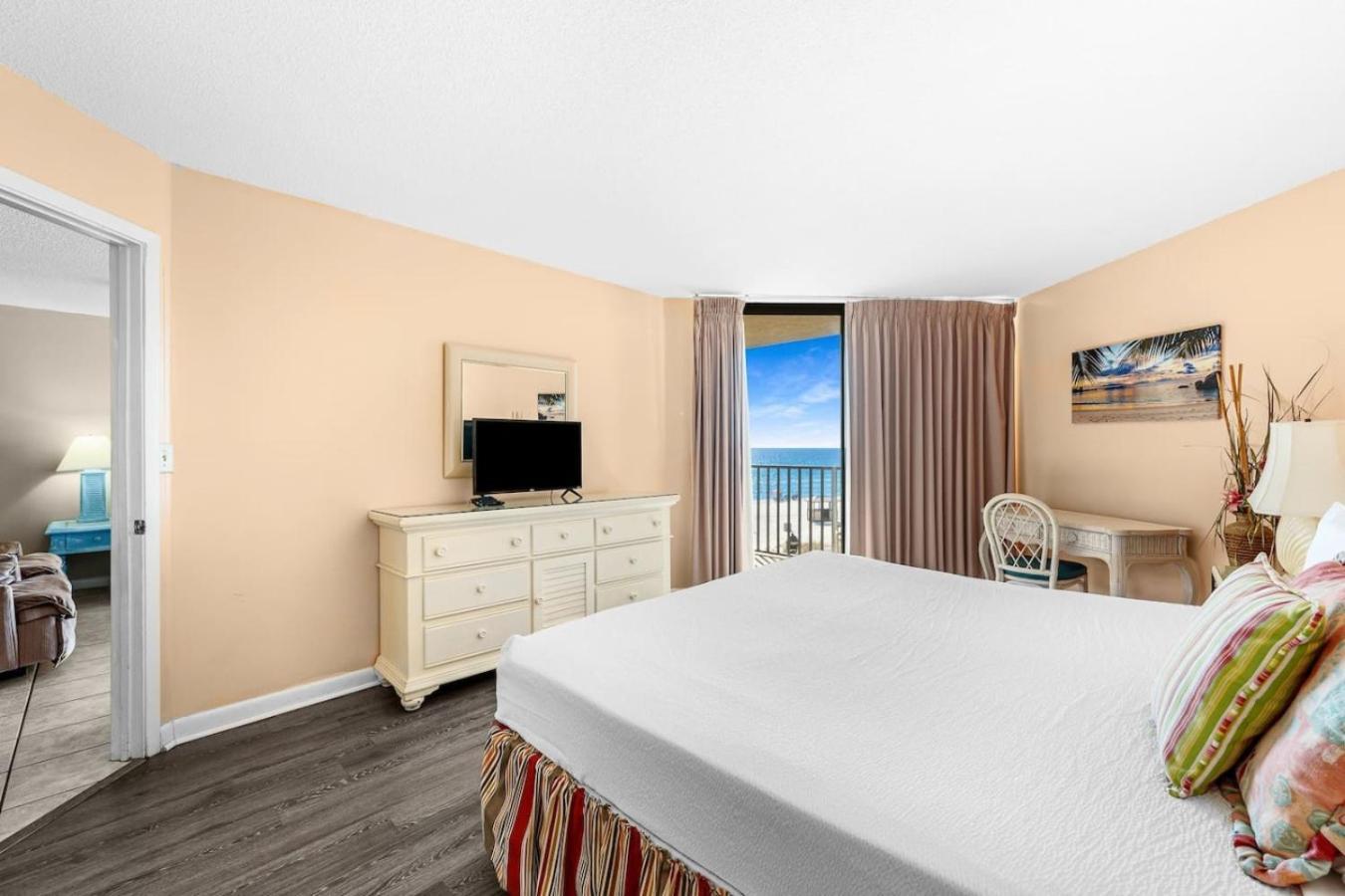 Two-Bedroom Apartment Balcony Sea View
