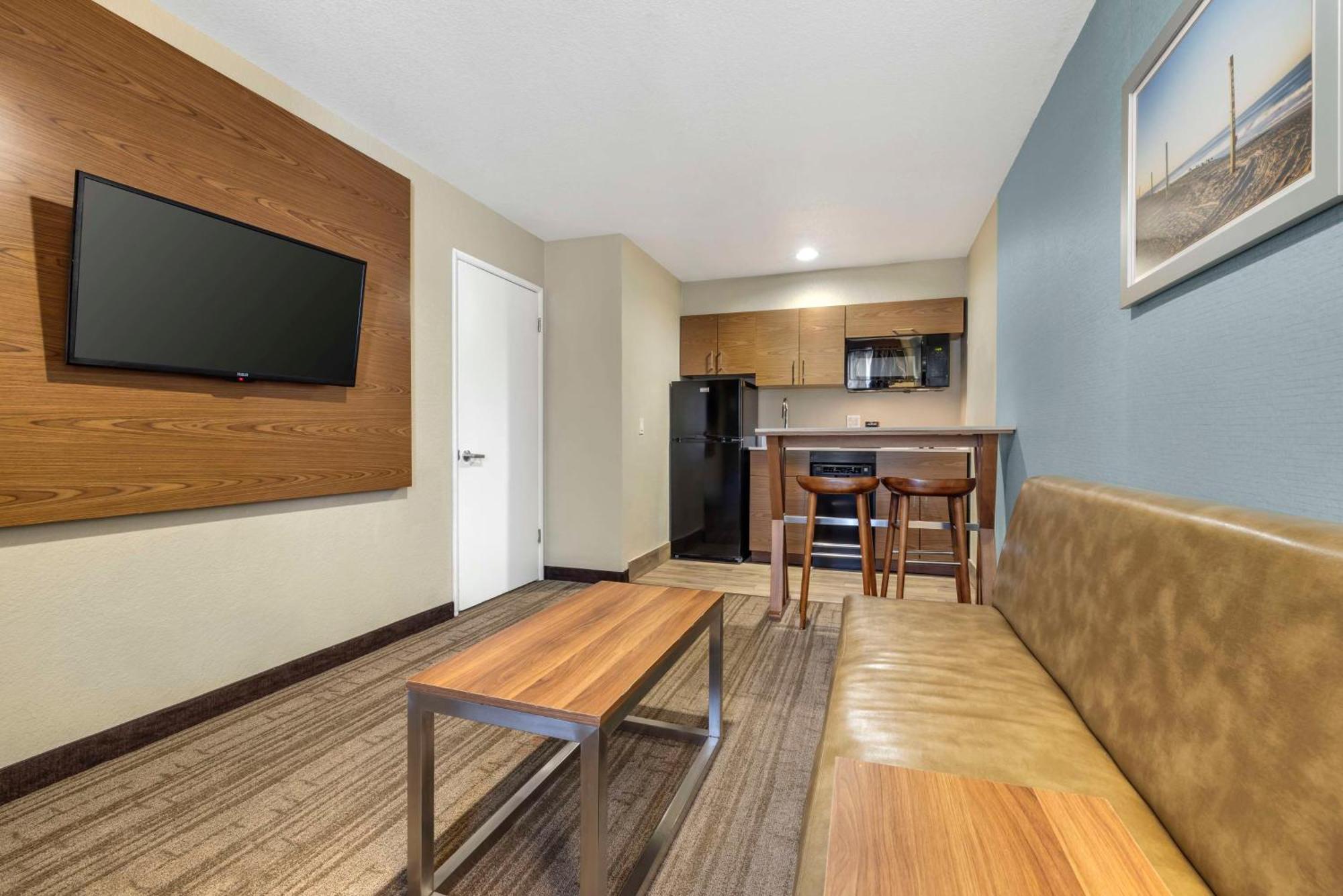 One-Bedroom Double Suite Two Double Beds Full Kitchen Sofa Non-Smoking