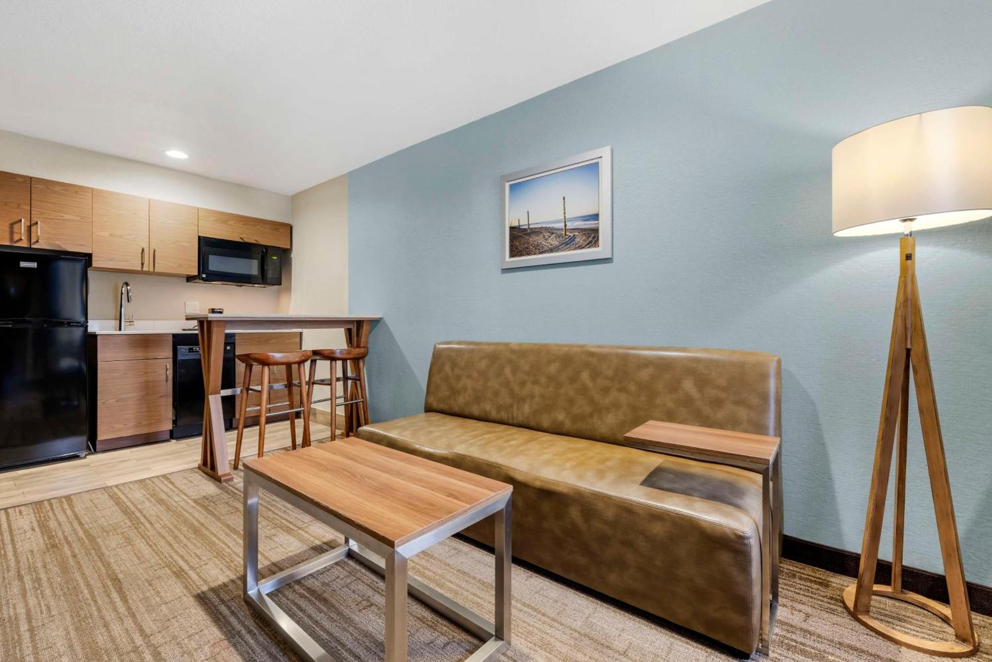 One-Bedroom Double Suite Two Double Beds Full Kitchen Sofa Non-Smoking