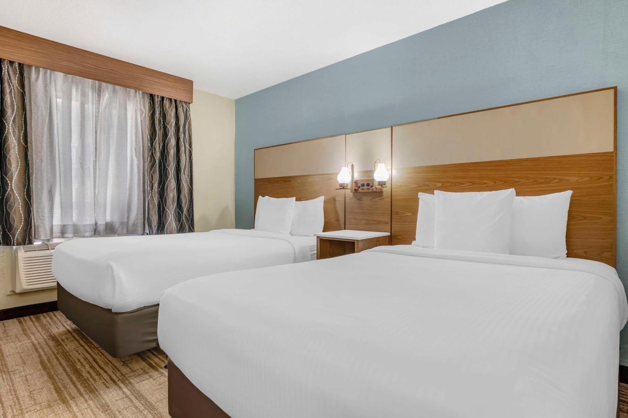 Two-Bedroom Suite One King Two Double Beds Full Kitchen Living Room Non-Smoking