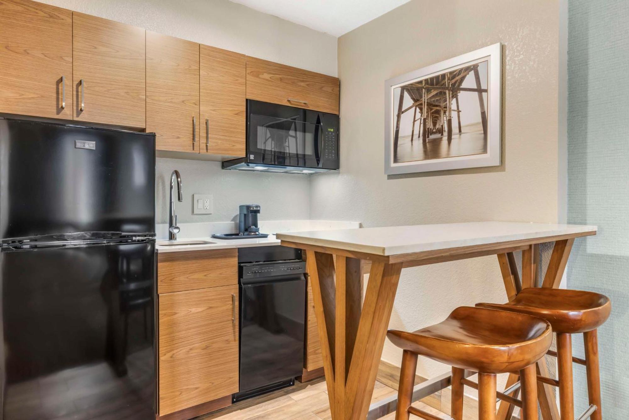 Two-Bedroom Suite One King Two Double Beds Full Kitchen Living Room Non-Smoking