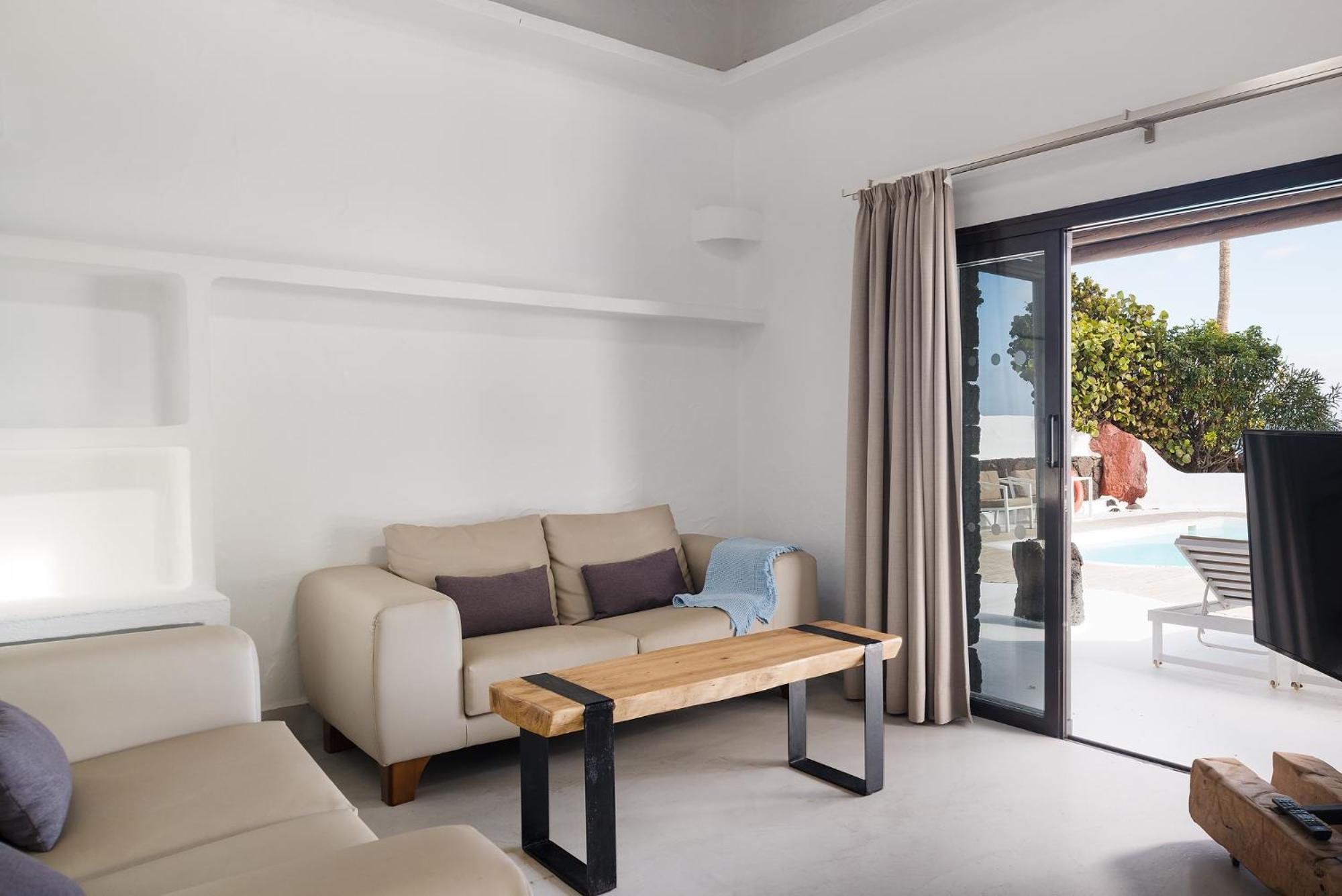 Villa mit 4 Schlafzimmern, Meerblick und privatem Pool