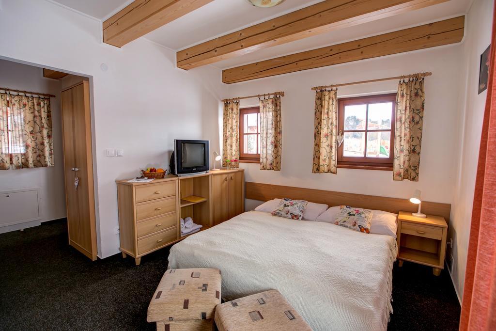 Doppel- oder Zweibettzimmer mit eigener Terrasse und Küche