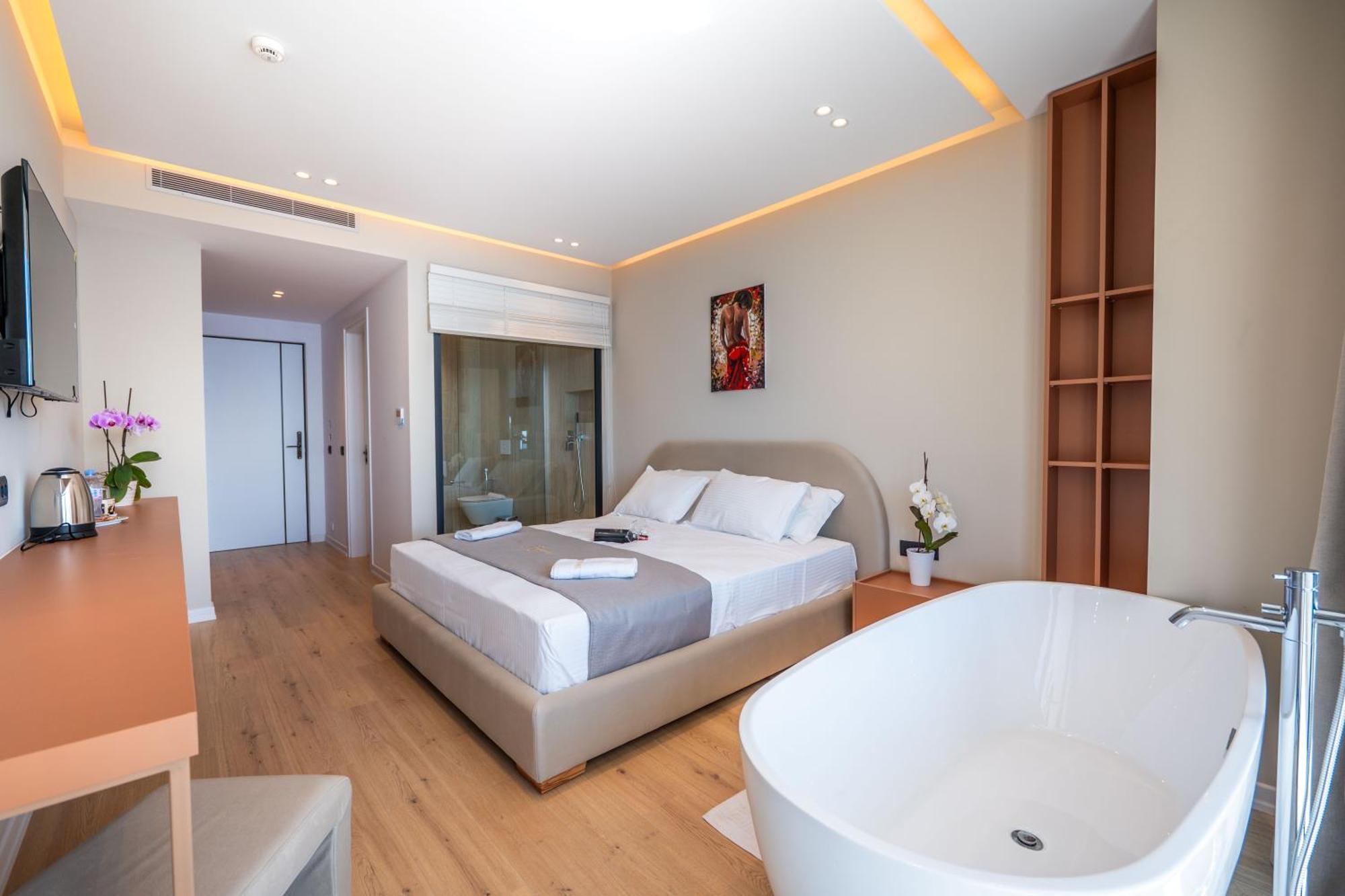 Double Room with Sea View and Bathtub