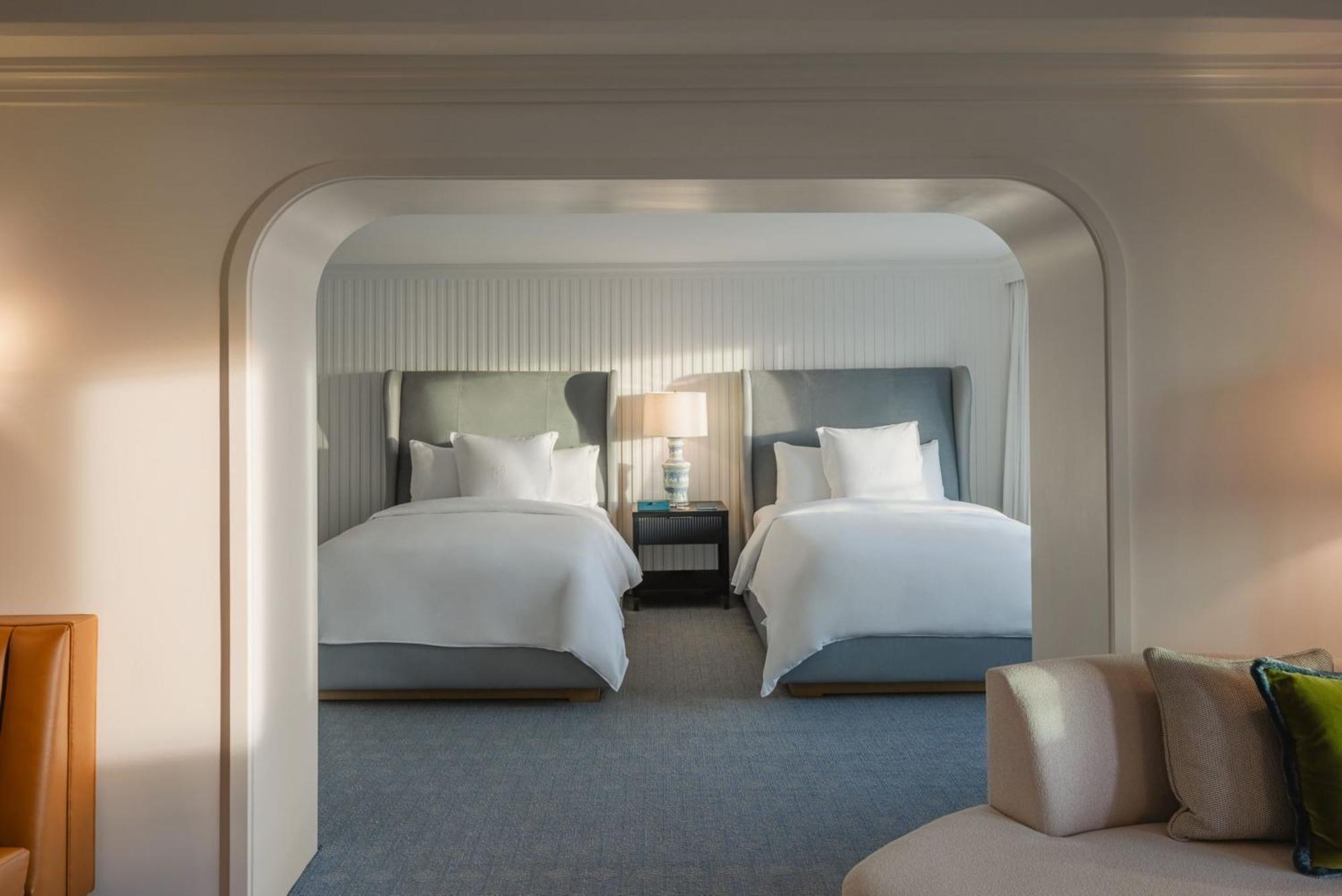 67 m² großes Zimmer mit Queensize-Bett und Stadtblick