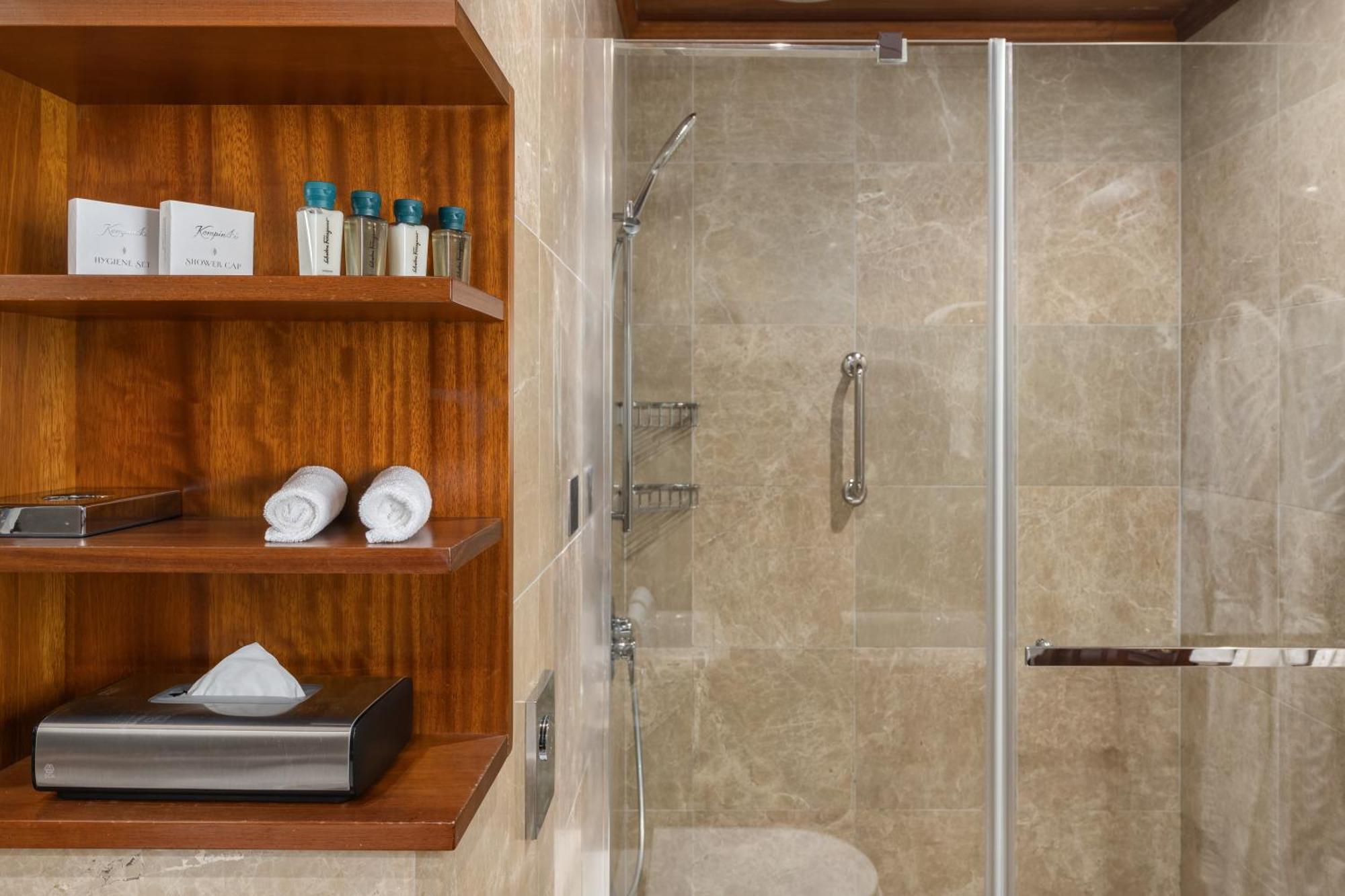 Grand Deluxe Zimmer mit Poolblick