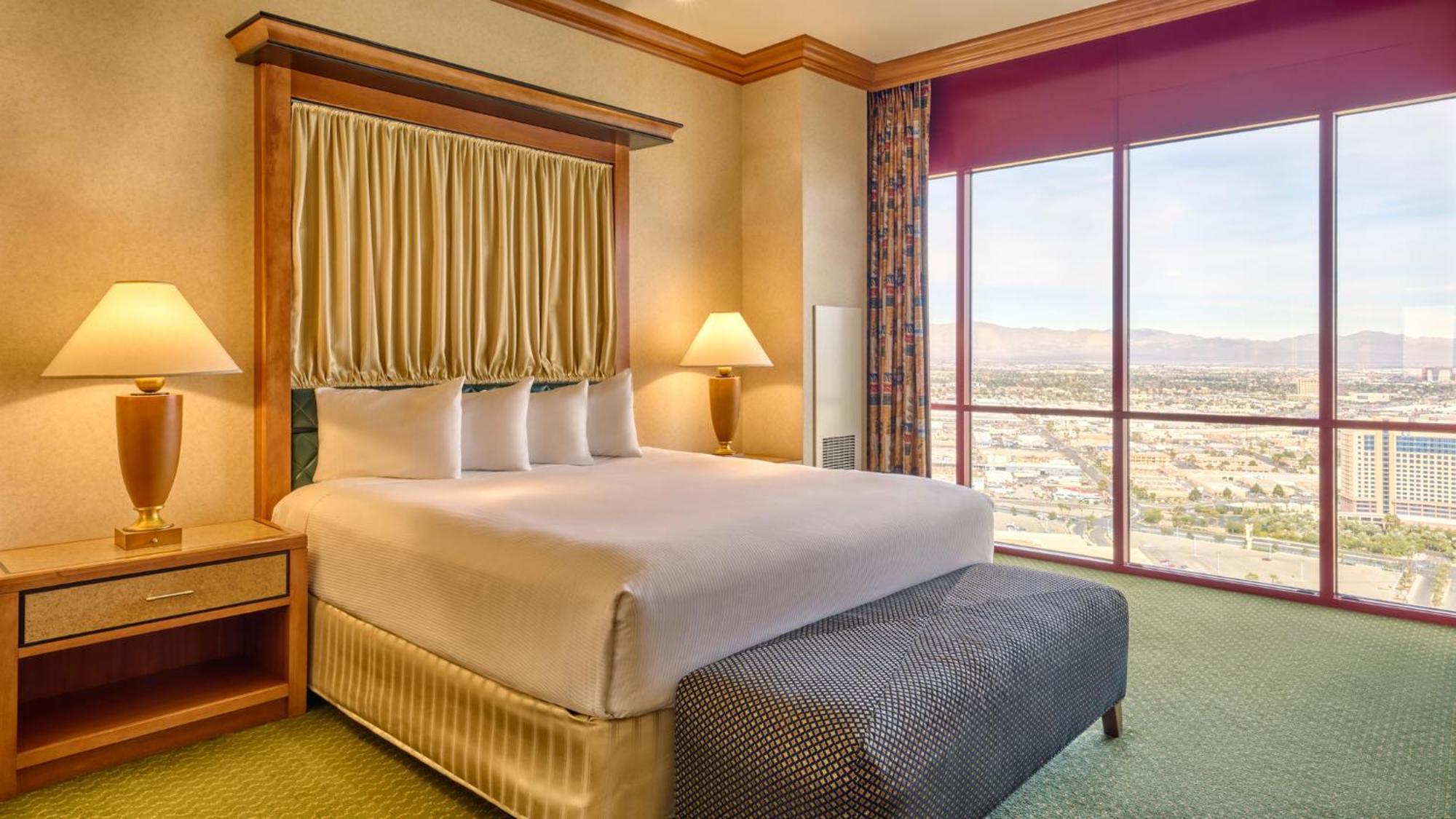 Zimmer mit 1 Kingsize-Bett und barrierefreier Badewanne