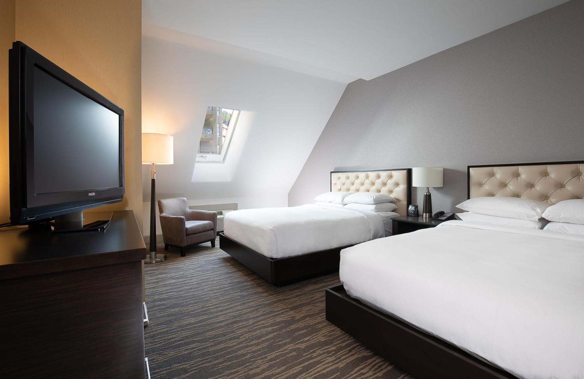 Suite mit 1 Schlafzimmer mit Queensize-Bett und Schlafsofa.