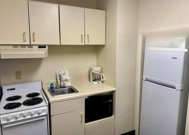Cityview  with Two Double Beds and Efficiency Kitchen