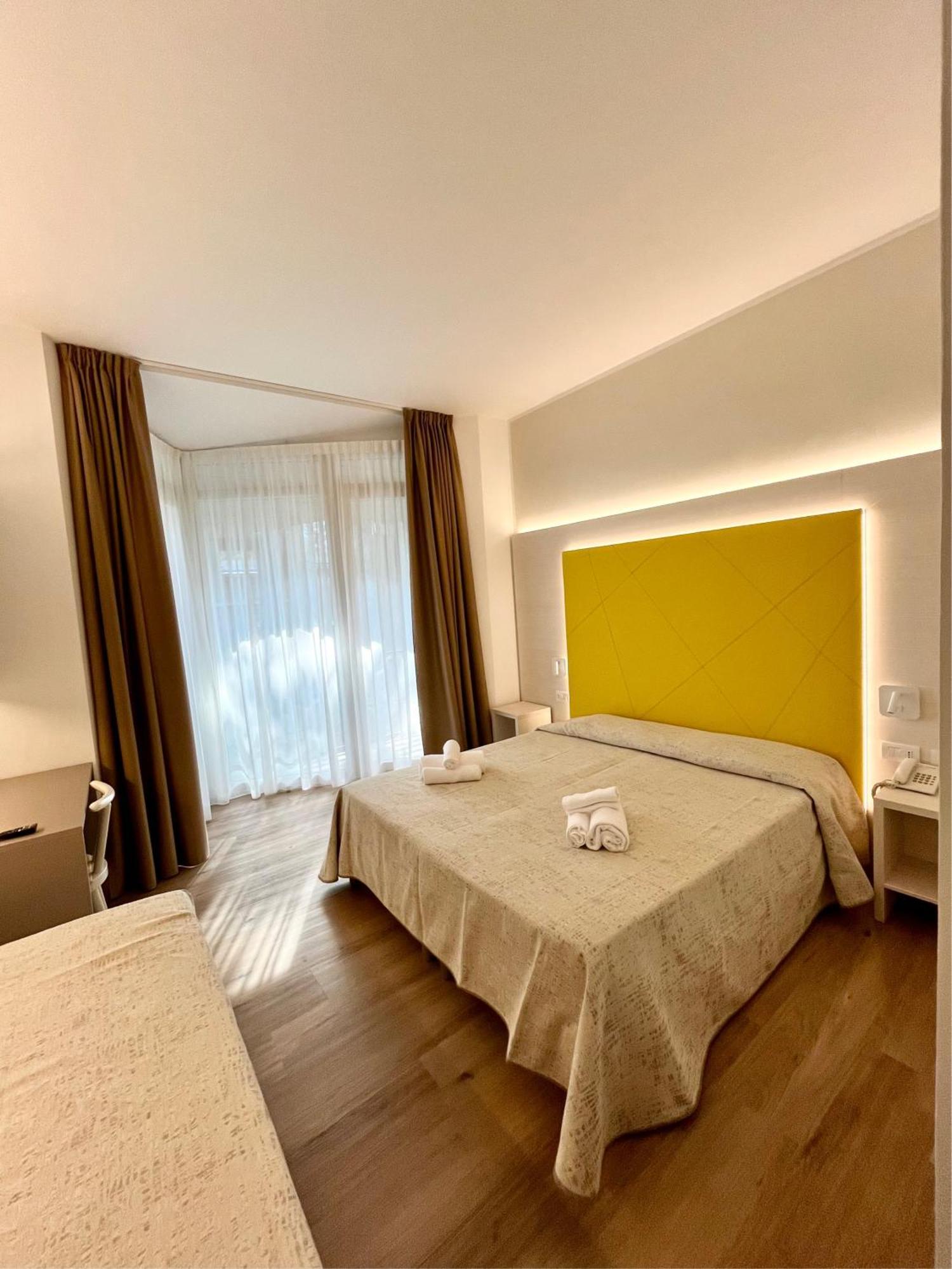 Vierbettzimmer mit Balkon