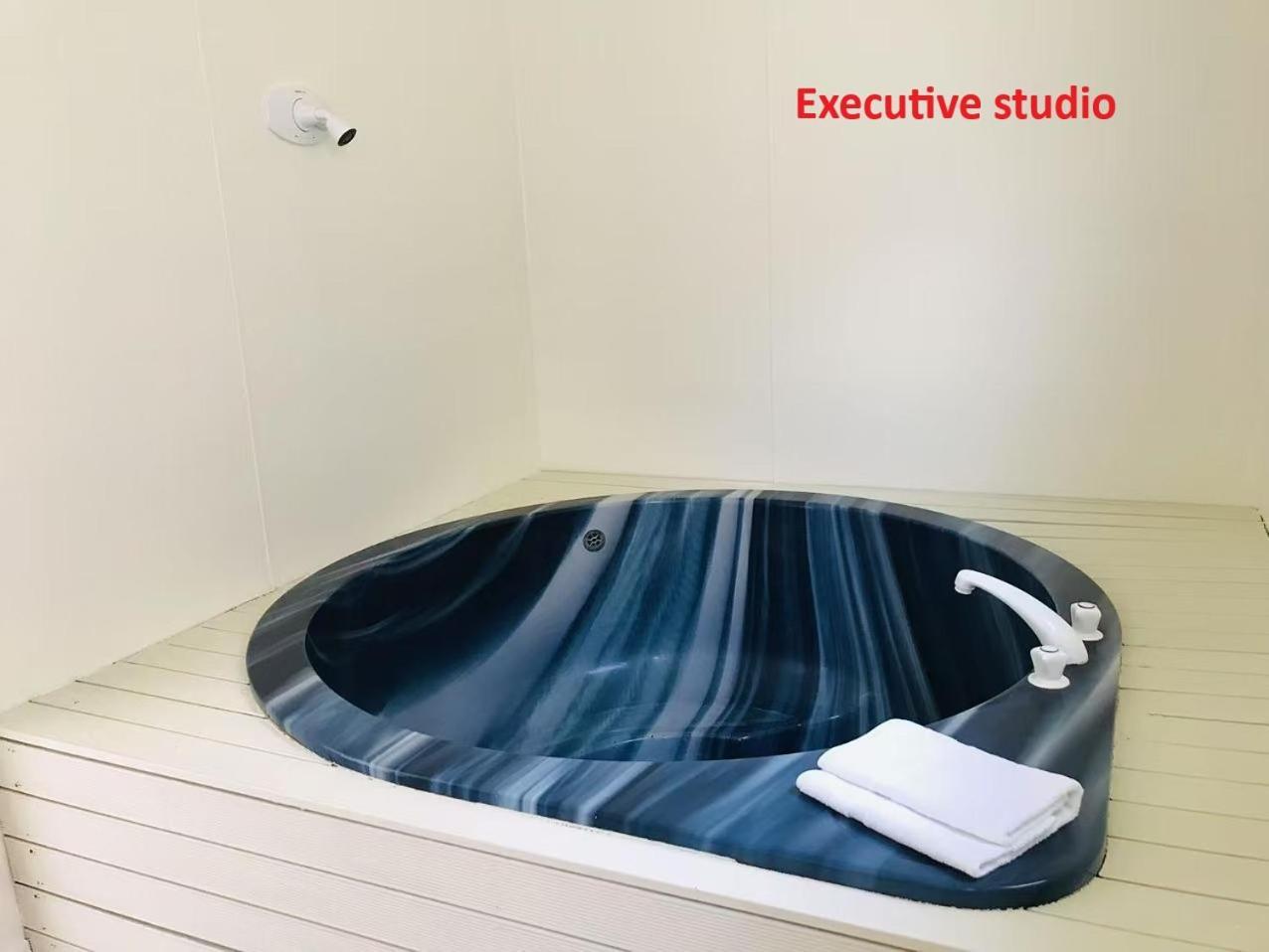 Executive Studio mit Whirlpool