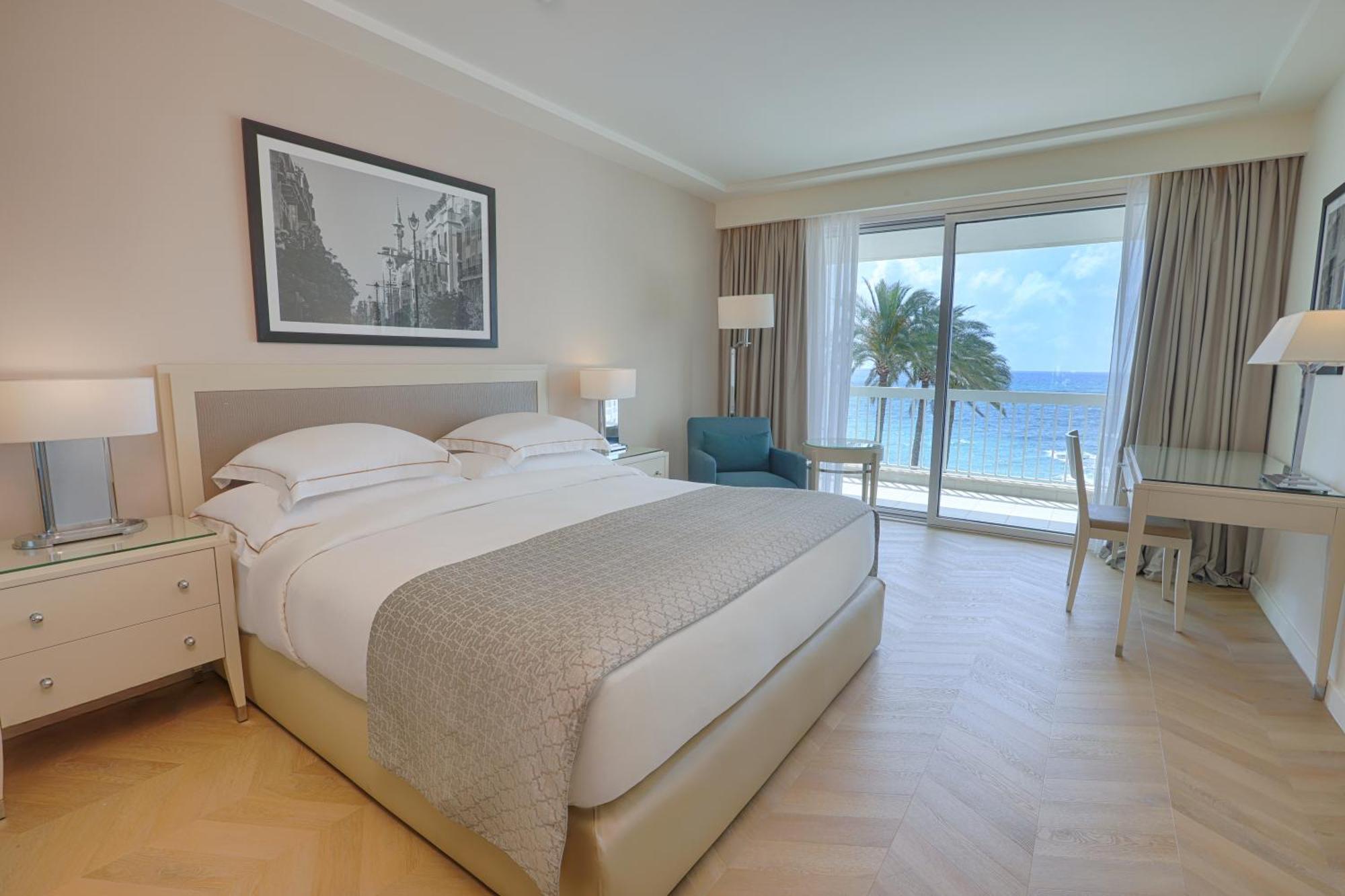 Deluxe Zimmer mit Kingsize-Bett mit Meerblick