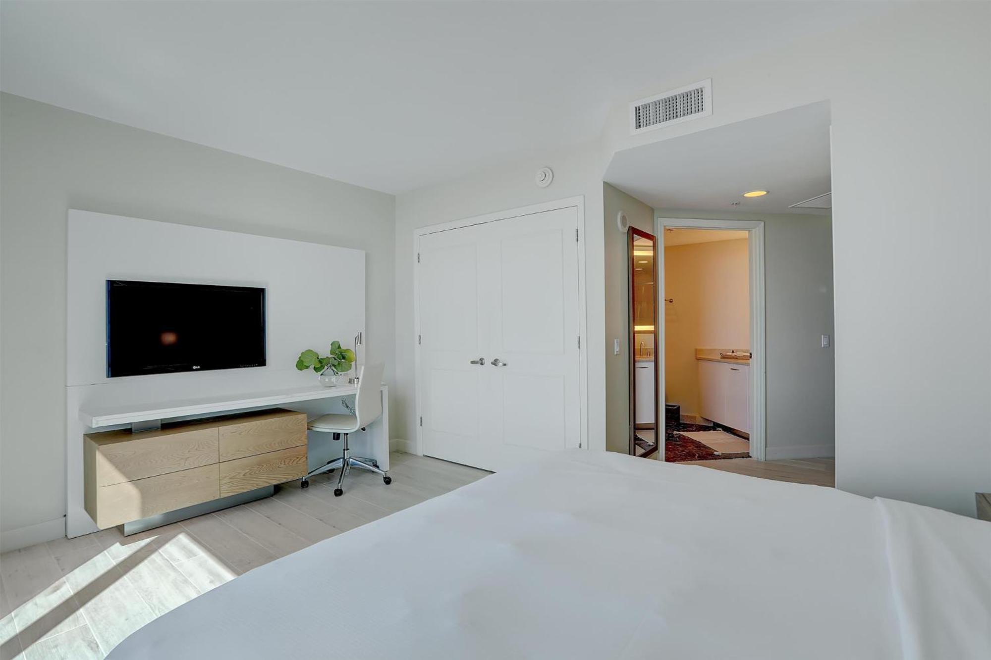 Zimmer mit Kingsize-Bett