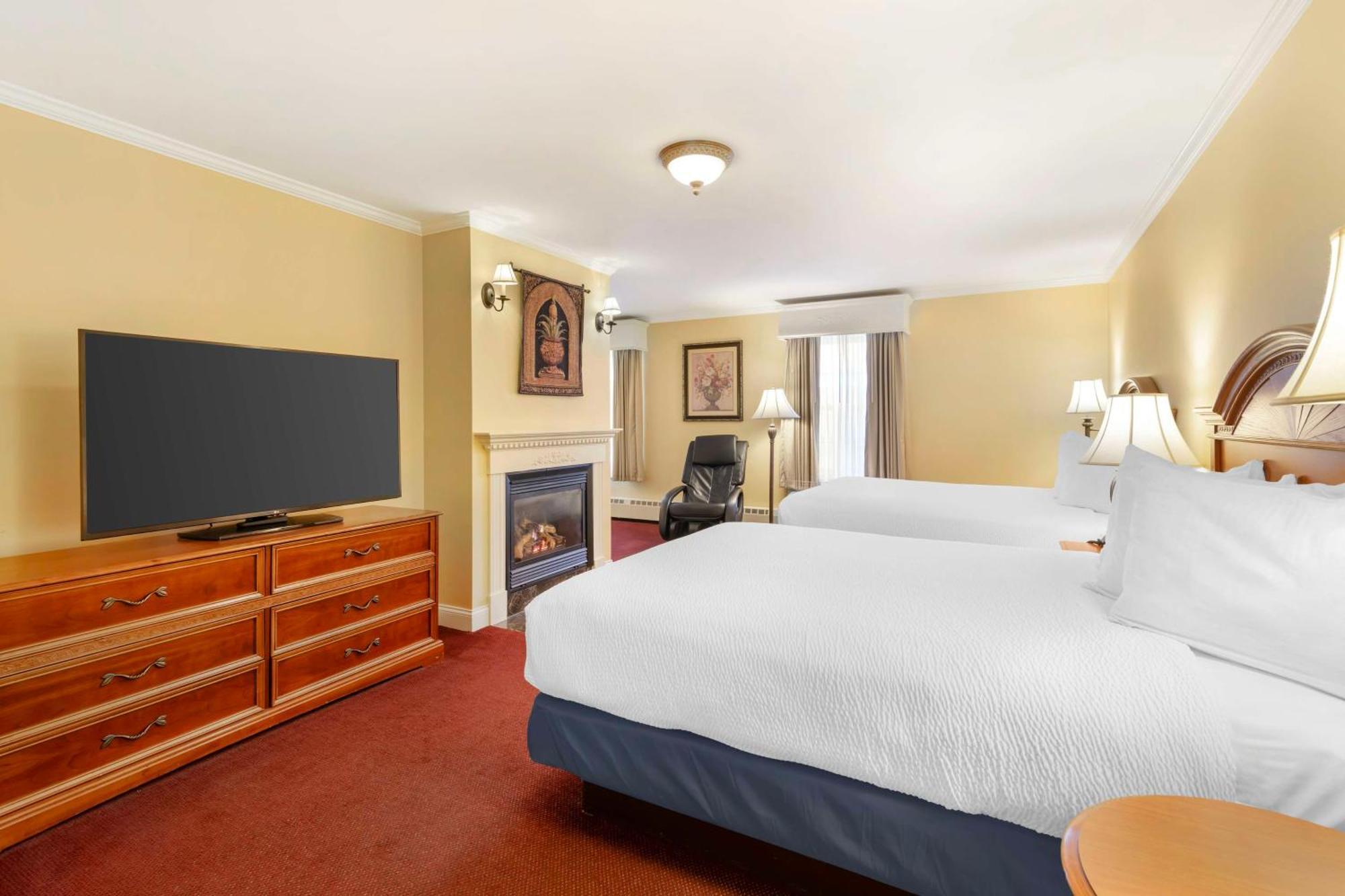 Queen Suite Two Queen Beds Bath Tub Fireplace Disability or Non-Smoking
