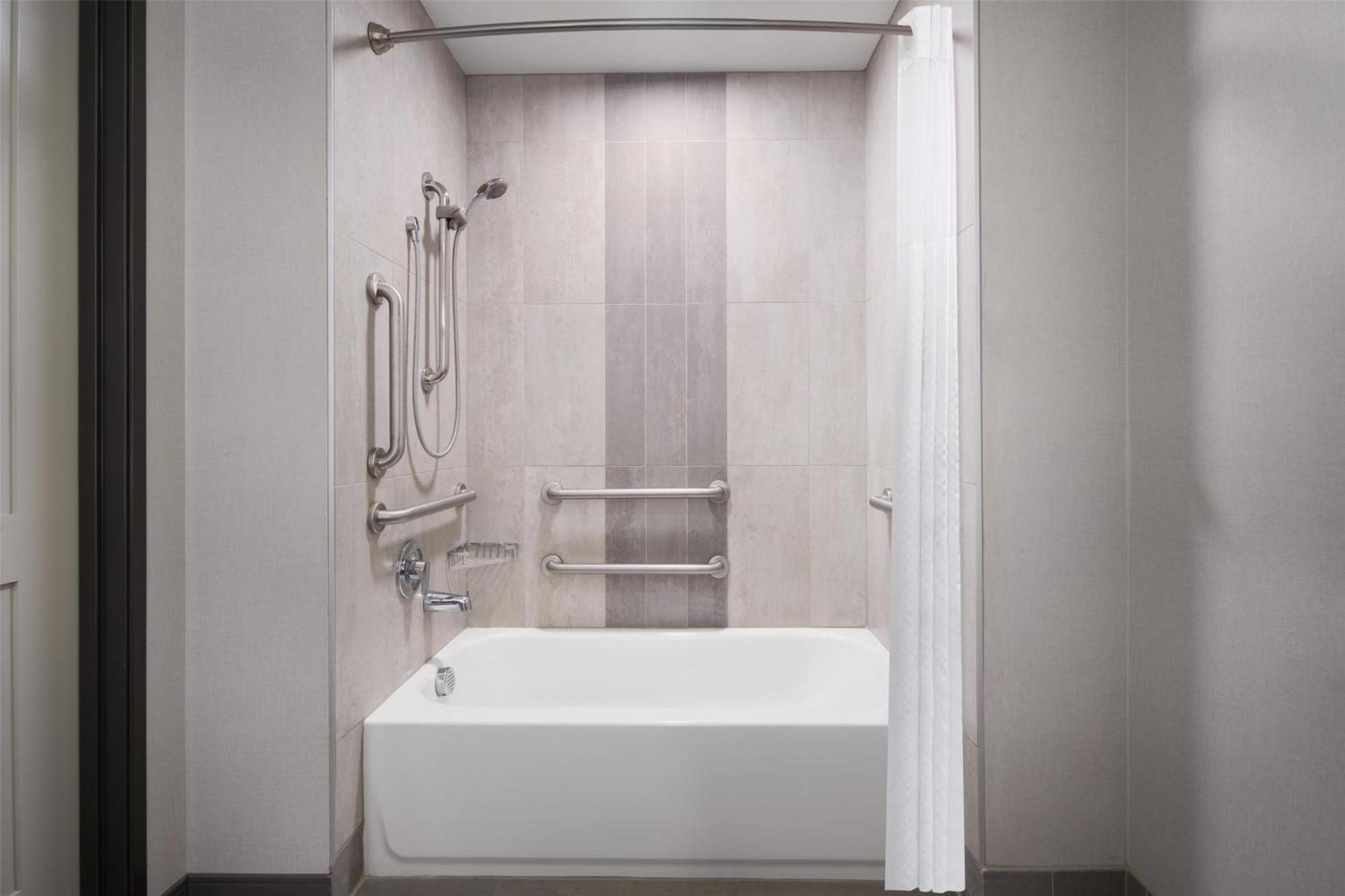 Queen Room Two Queen Beds Bath Tub Mobility Access