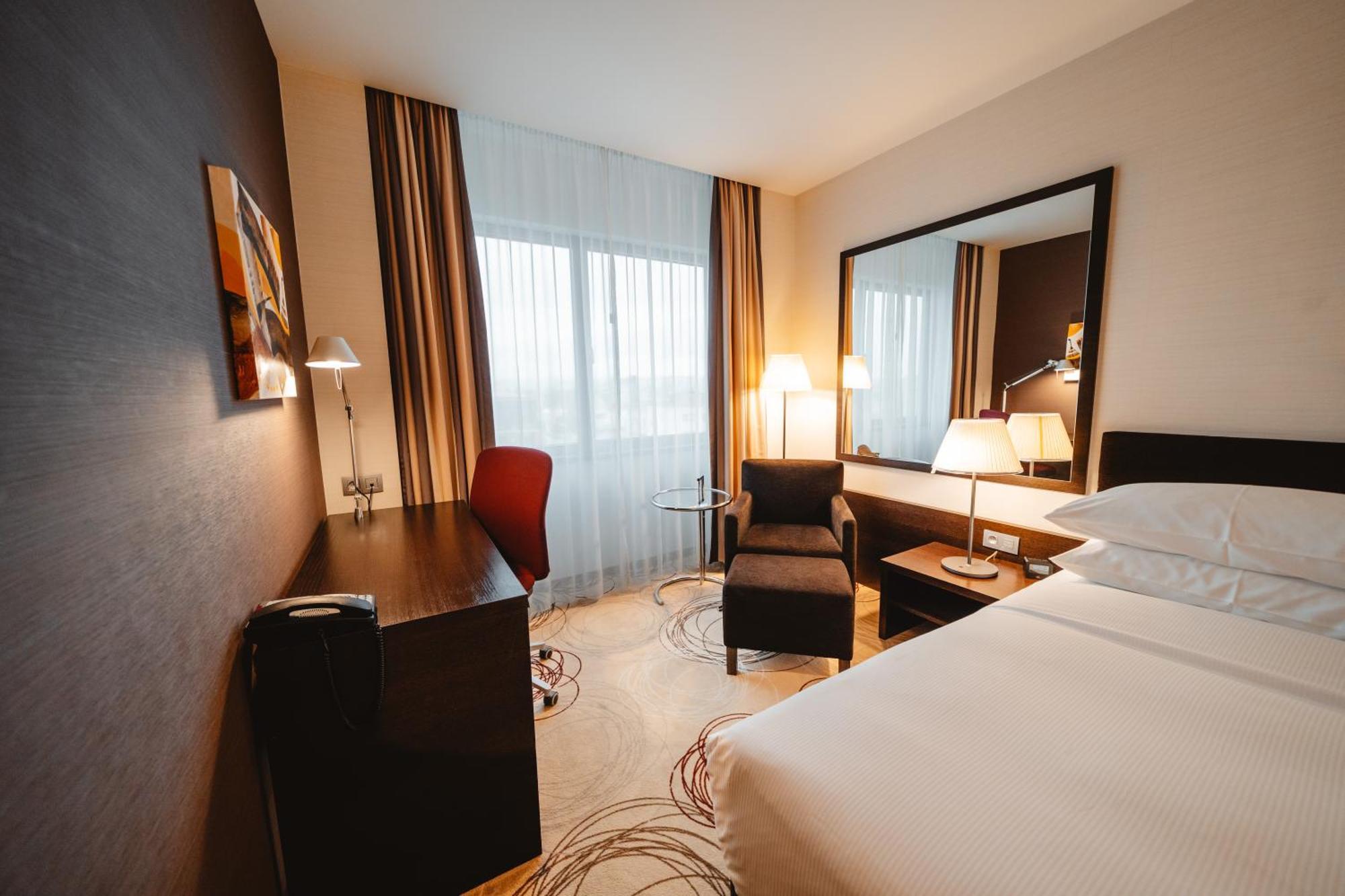 Zimmer mit Kingsize Bett
