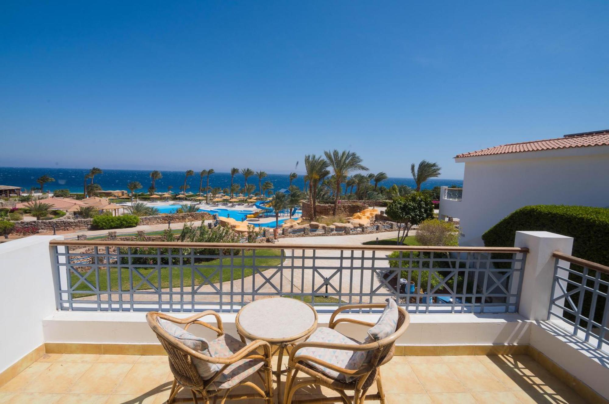 Superior Dreibettzimmer mit Meer- & Poolblick