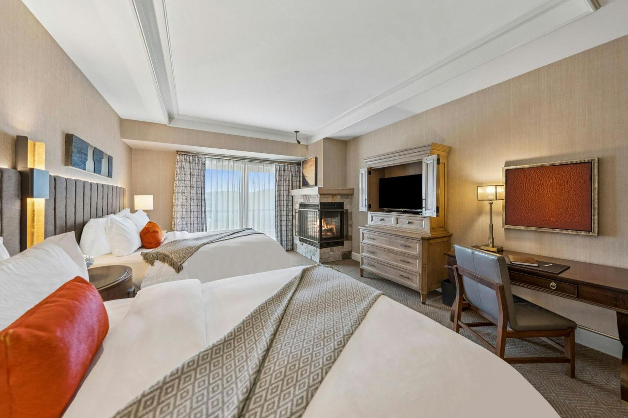 Family Deluxe Suite 2 Queen Valley view