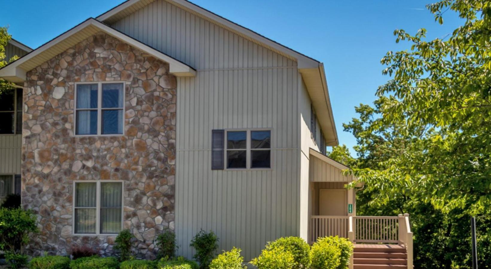 Woodstone One Bedroom Deluxe Condo with Jacuzzi - Full Kitchen,1694609996:JPEG