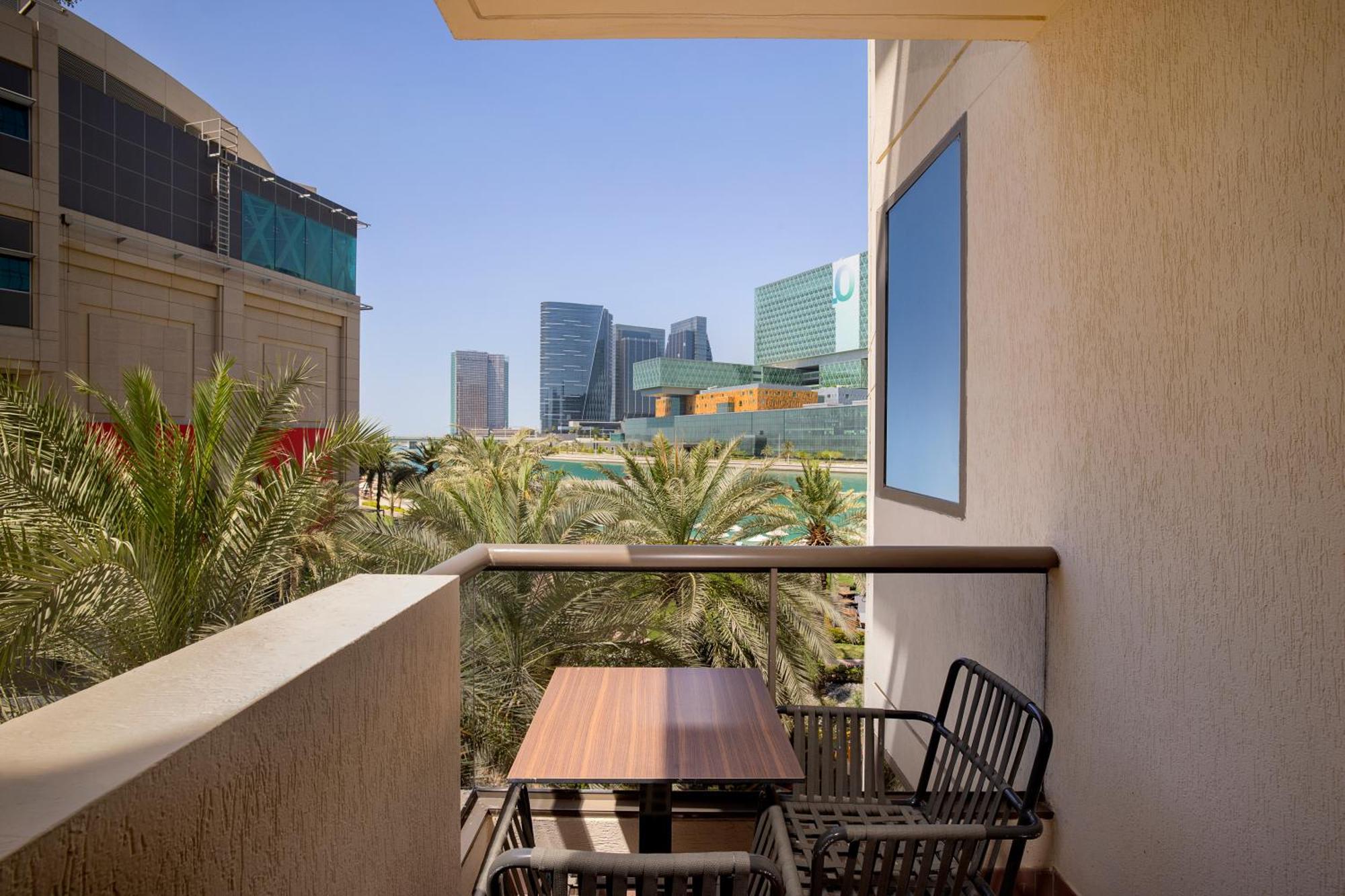 Zimmer mit Meerblick, Balkon und 2 Einzelbetten