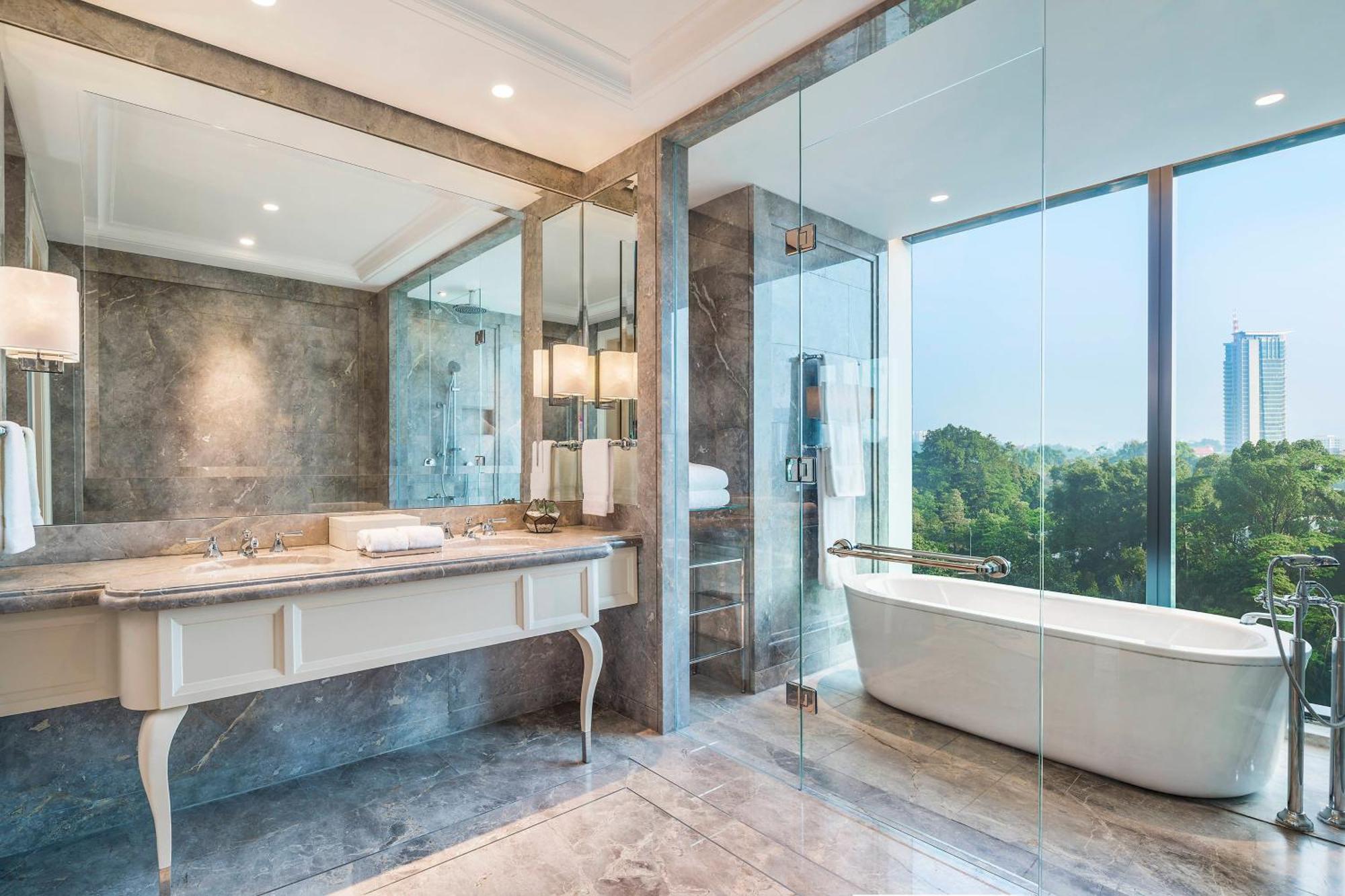 Caroline Astor Suite Lake Gardens View