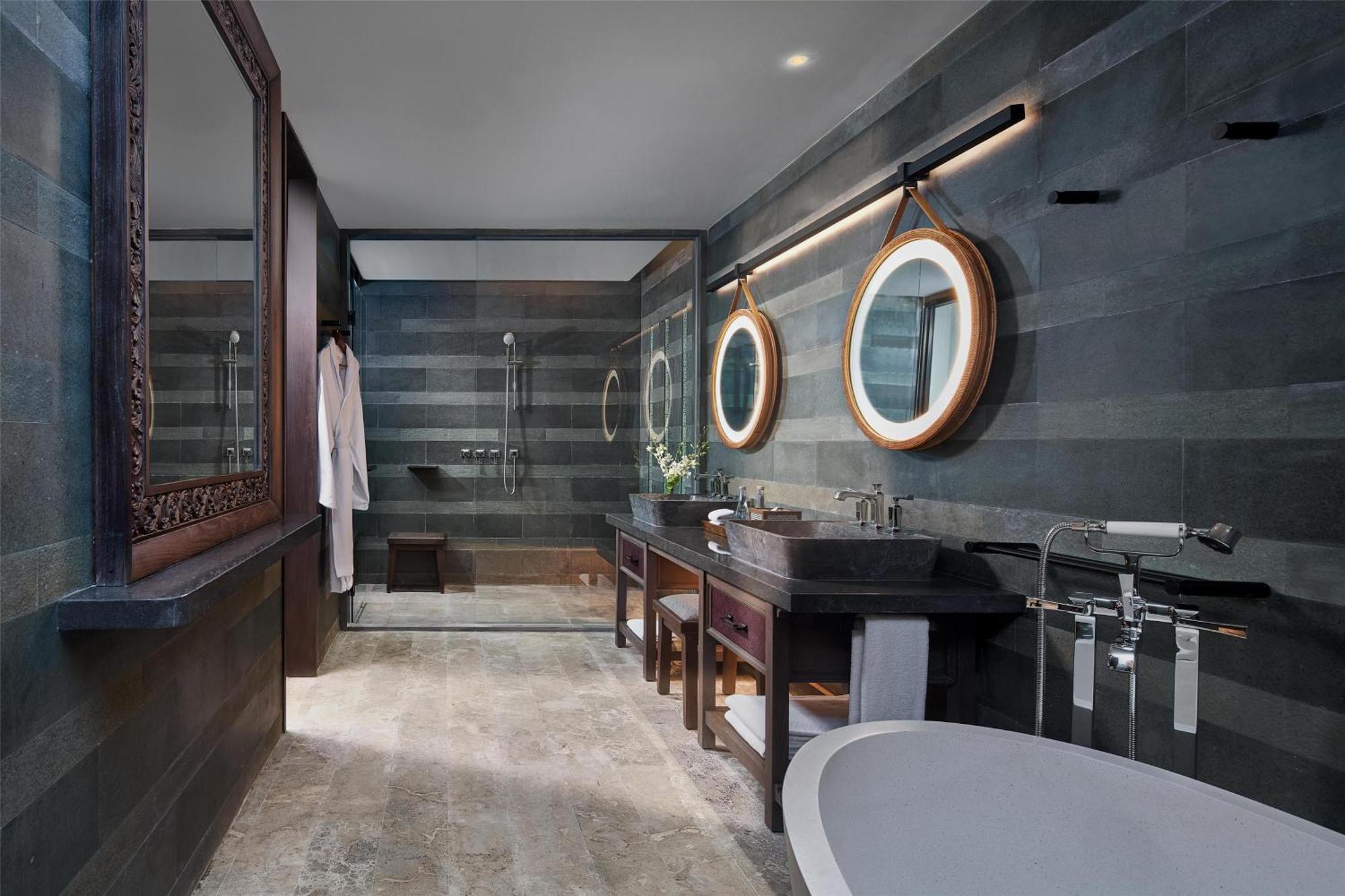 Suite mit Kingsize-Bett und Zugang zur Lagune