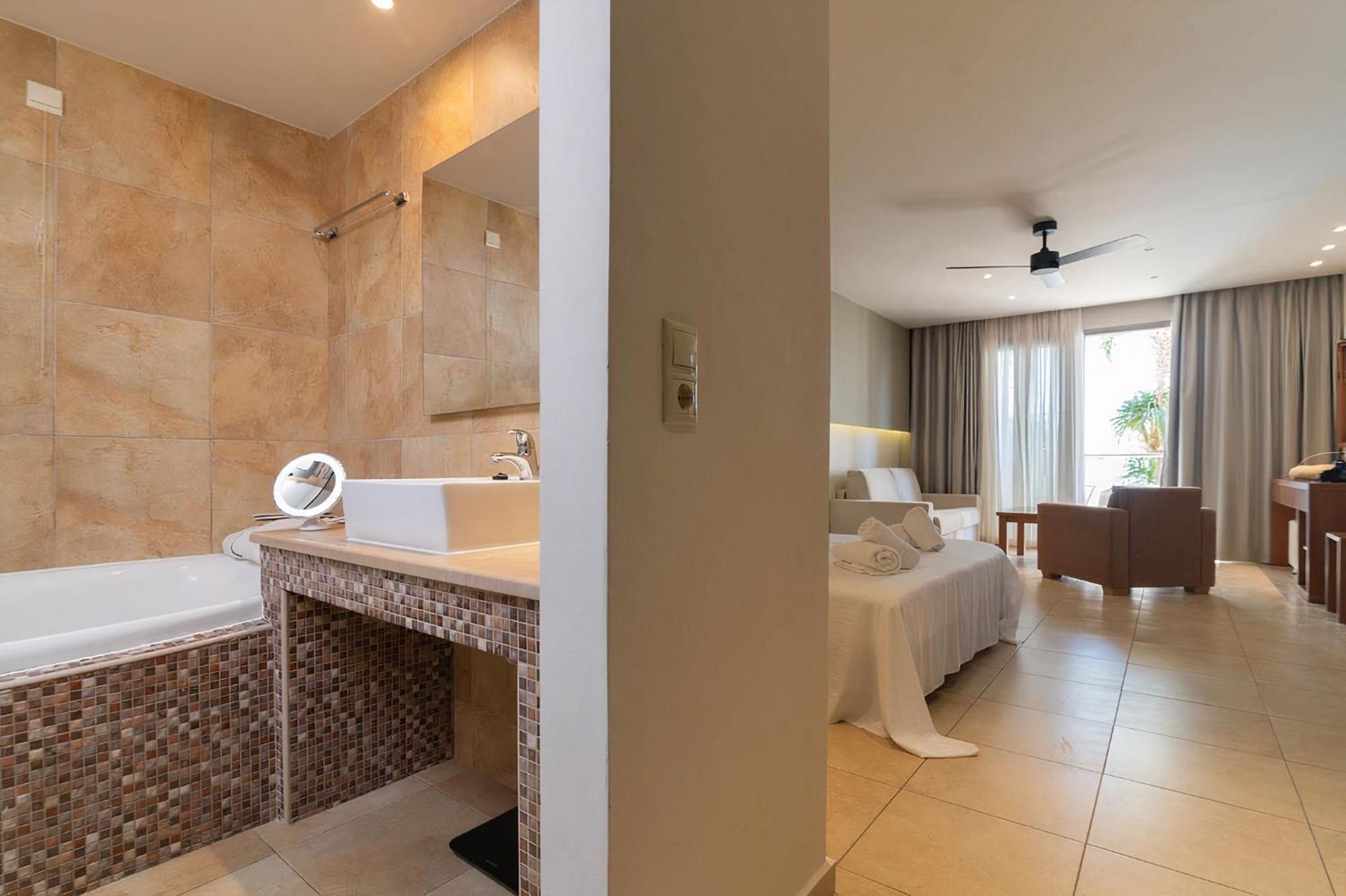 Junior Suite mit Poolblick