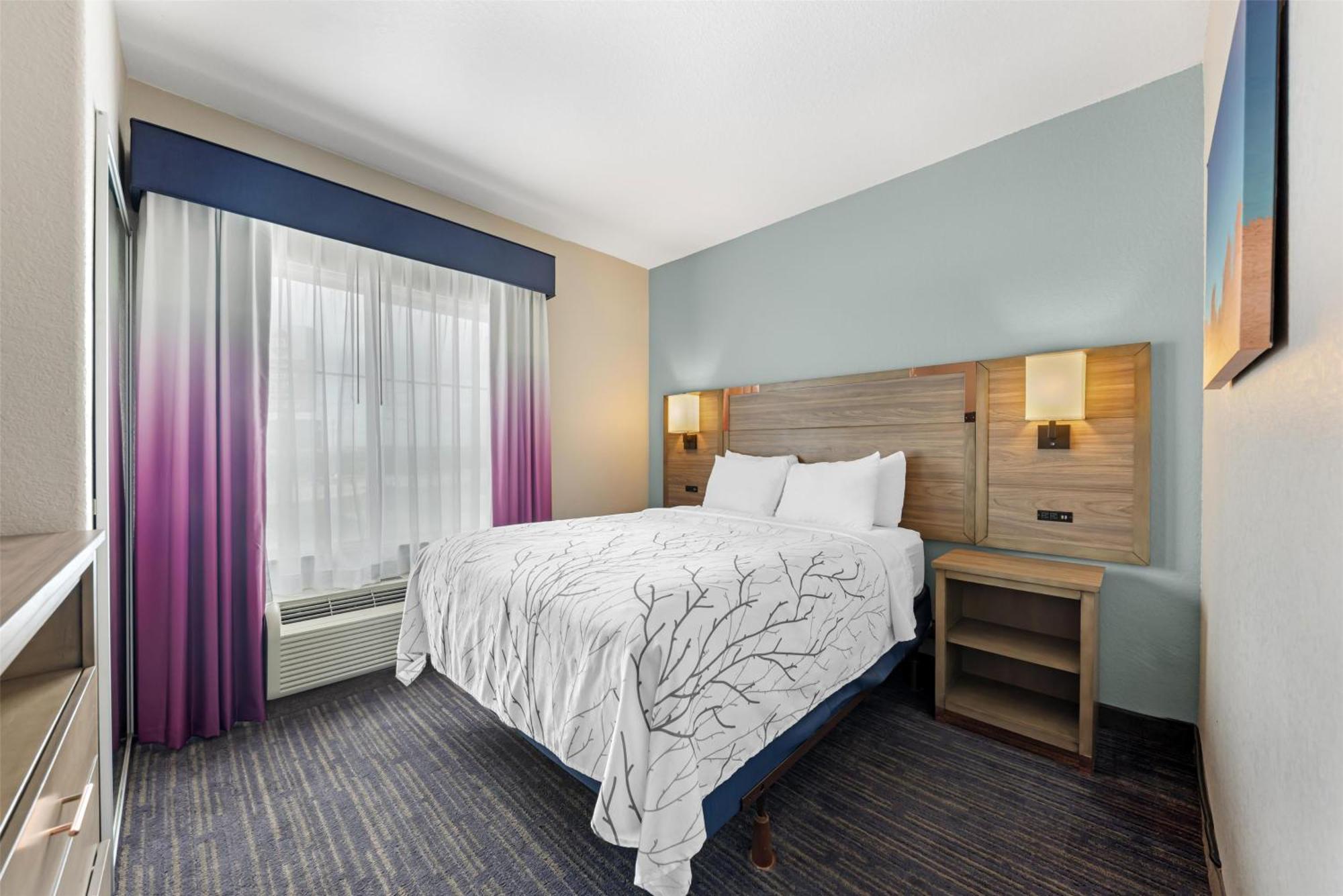 Queen Suite Two Queen Beds Non-Smoking
