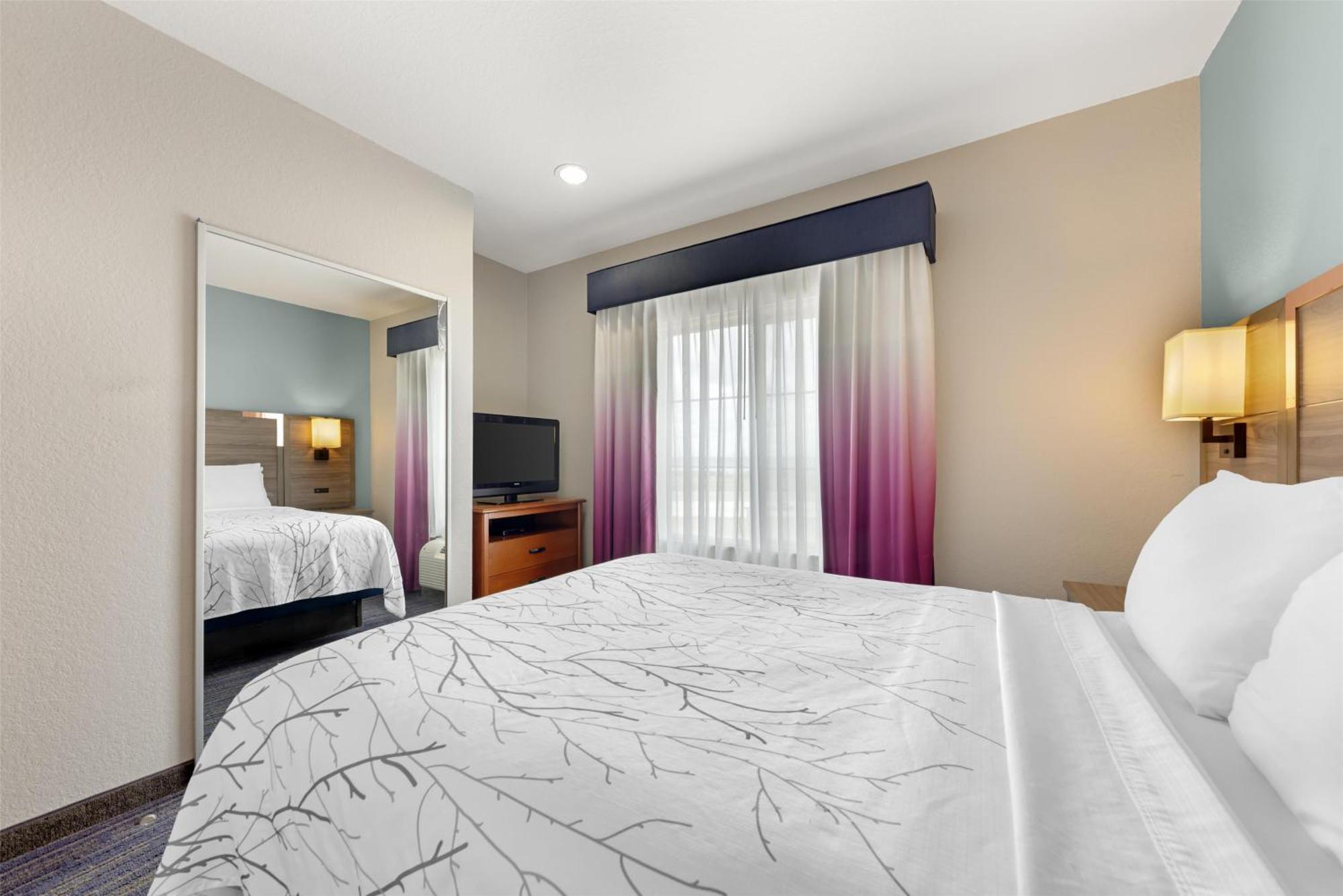 Queen Suite Two Queen Beds Non-Smoking