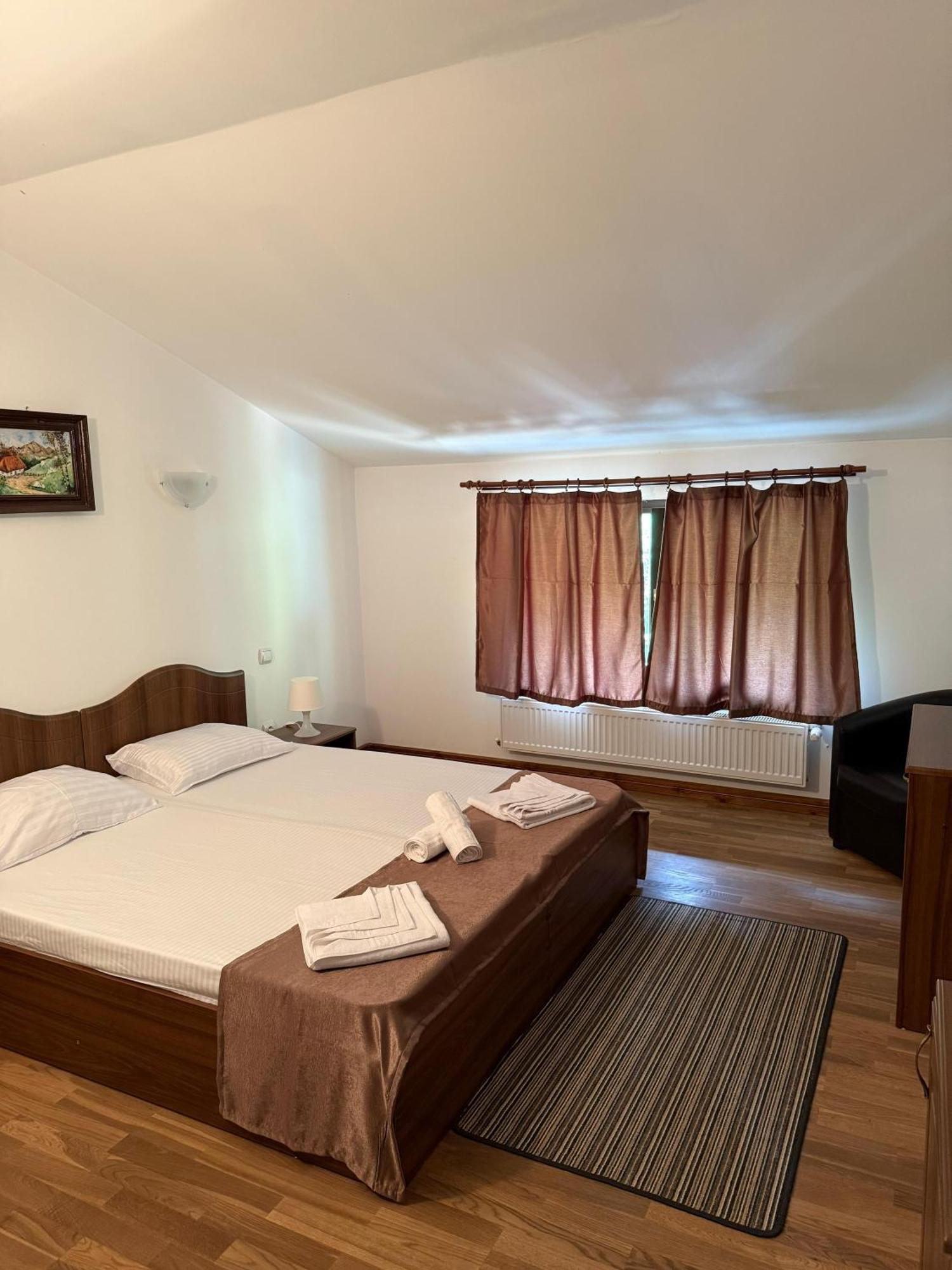 Dreibettzimmer mit eigenem Bad