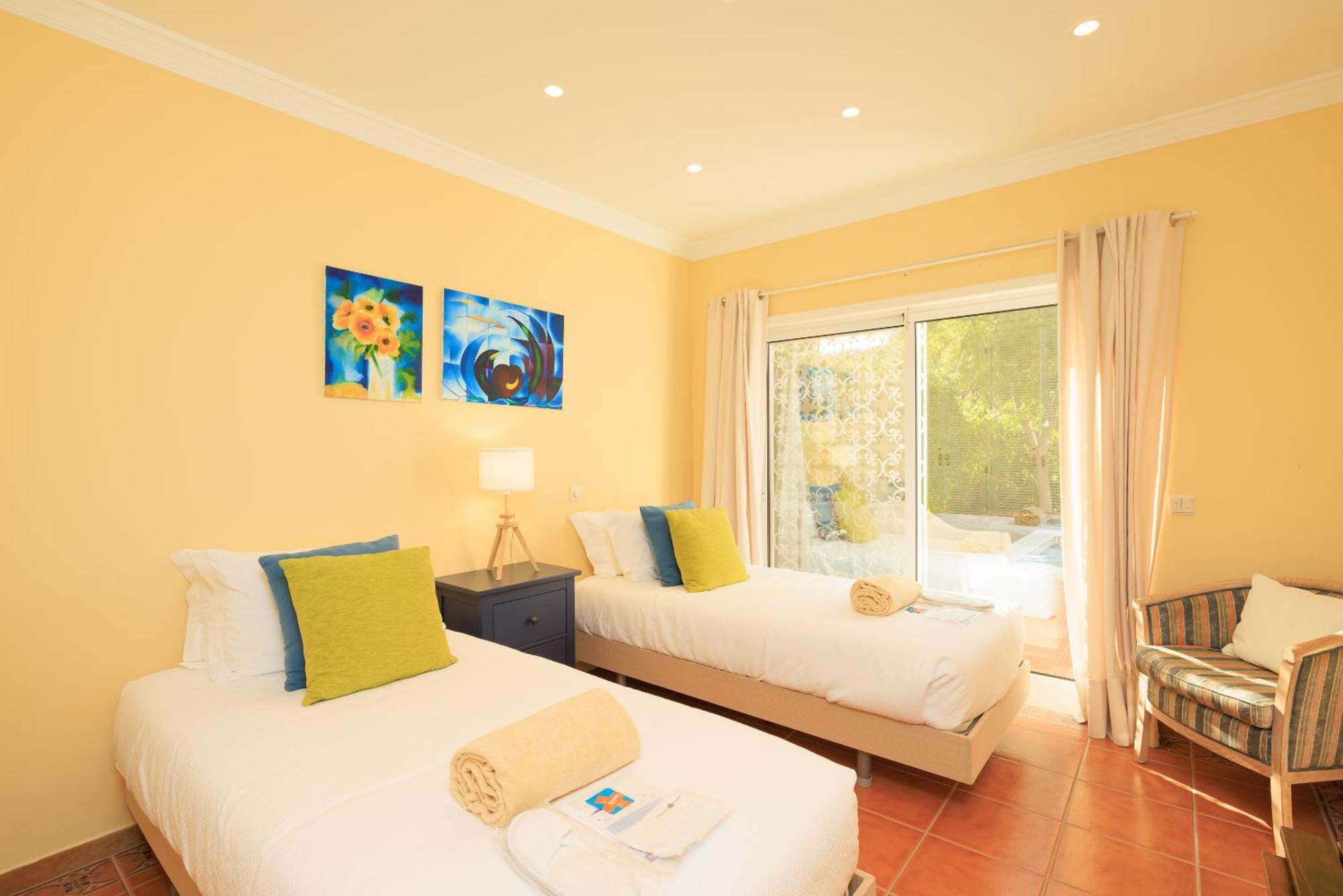 Superior Stadthaus mit 3 Schlafzimmern und Pool