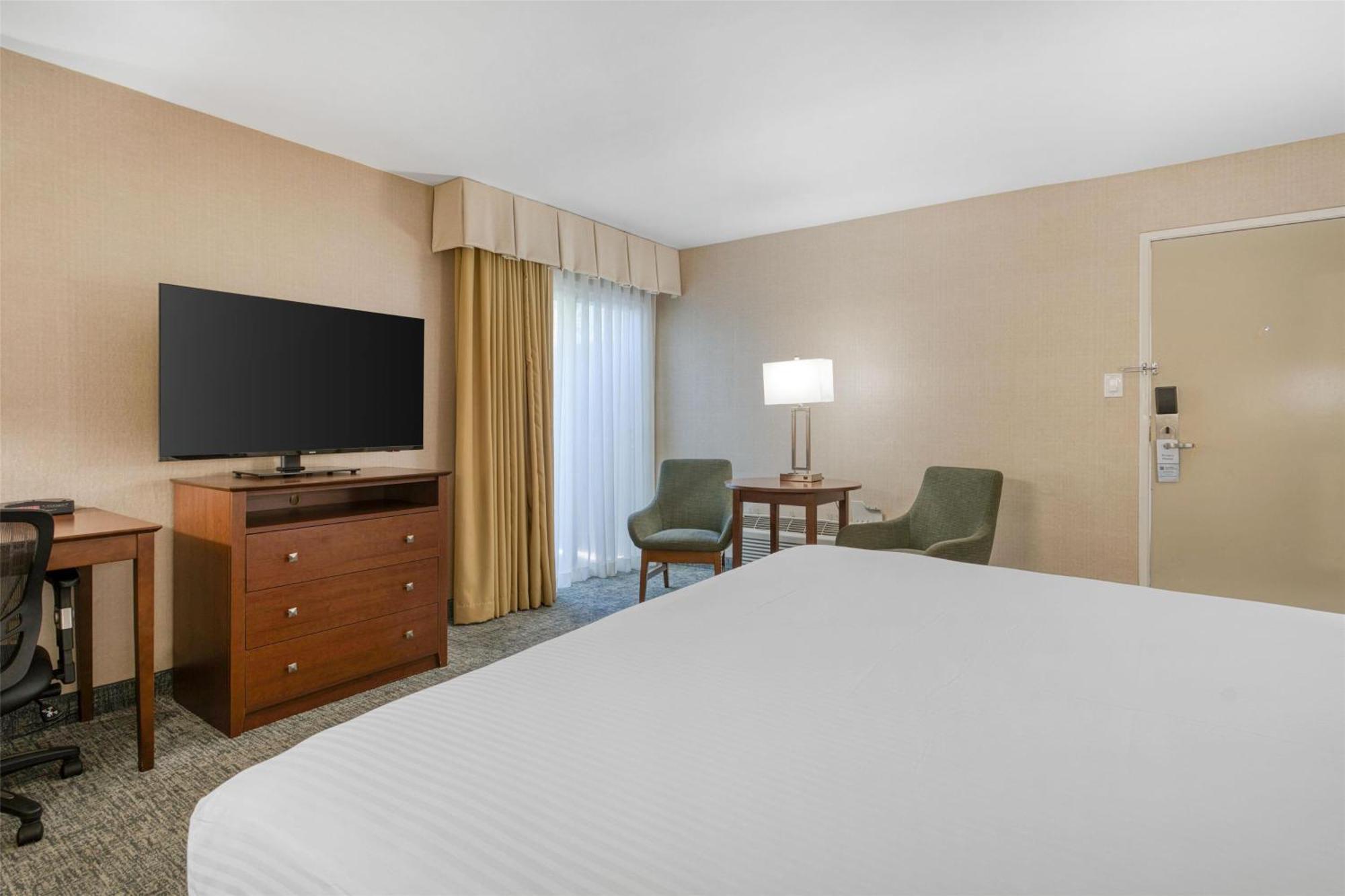 Zimmer mit Kingsize-Bett
