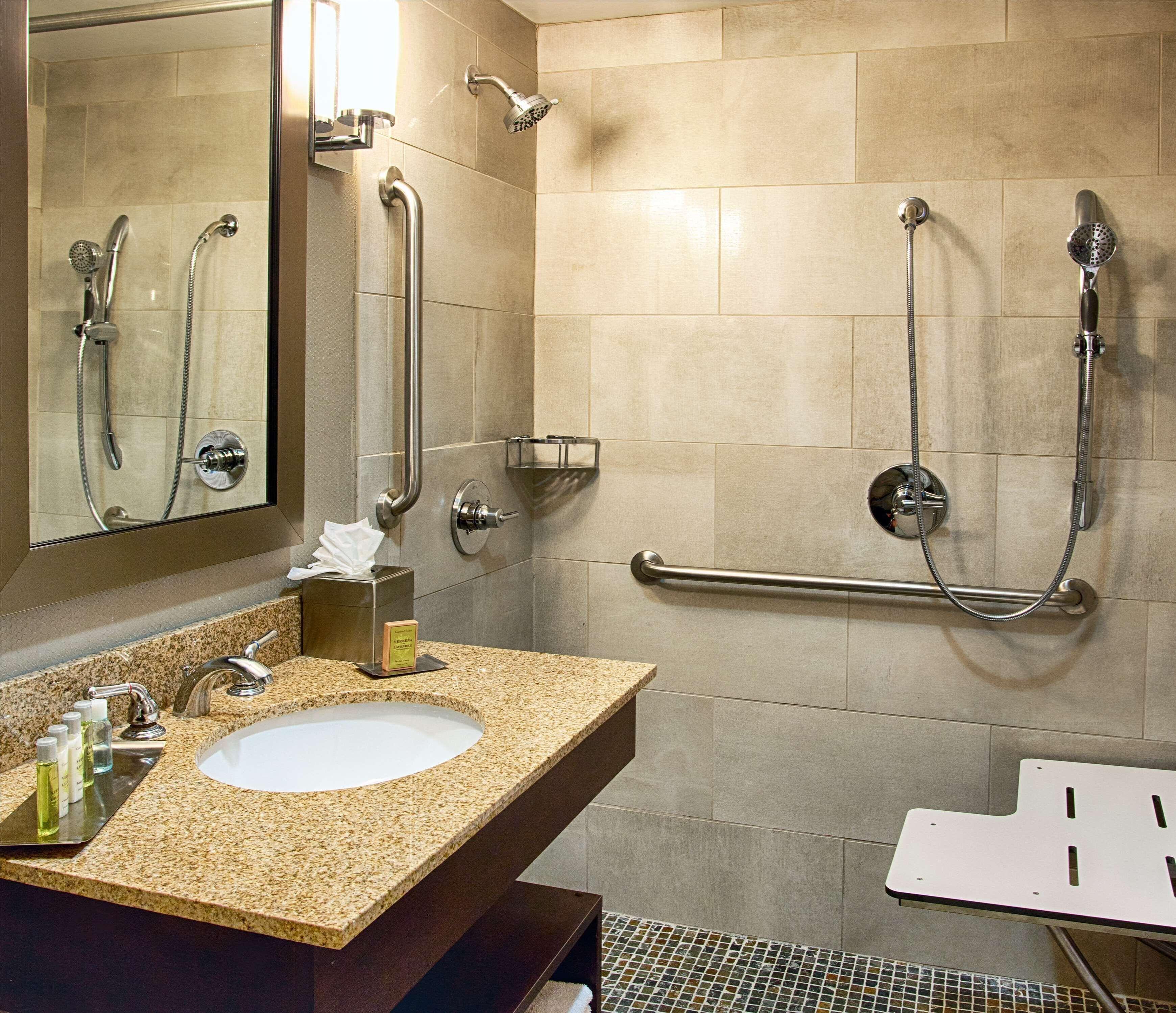 Queen Room Roll Shower Mobility Access or Non-Smoking
