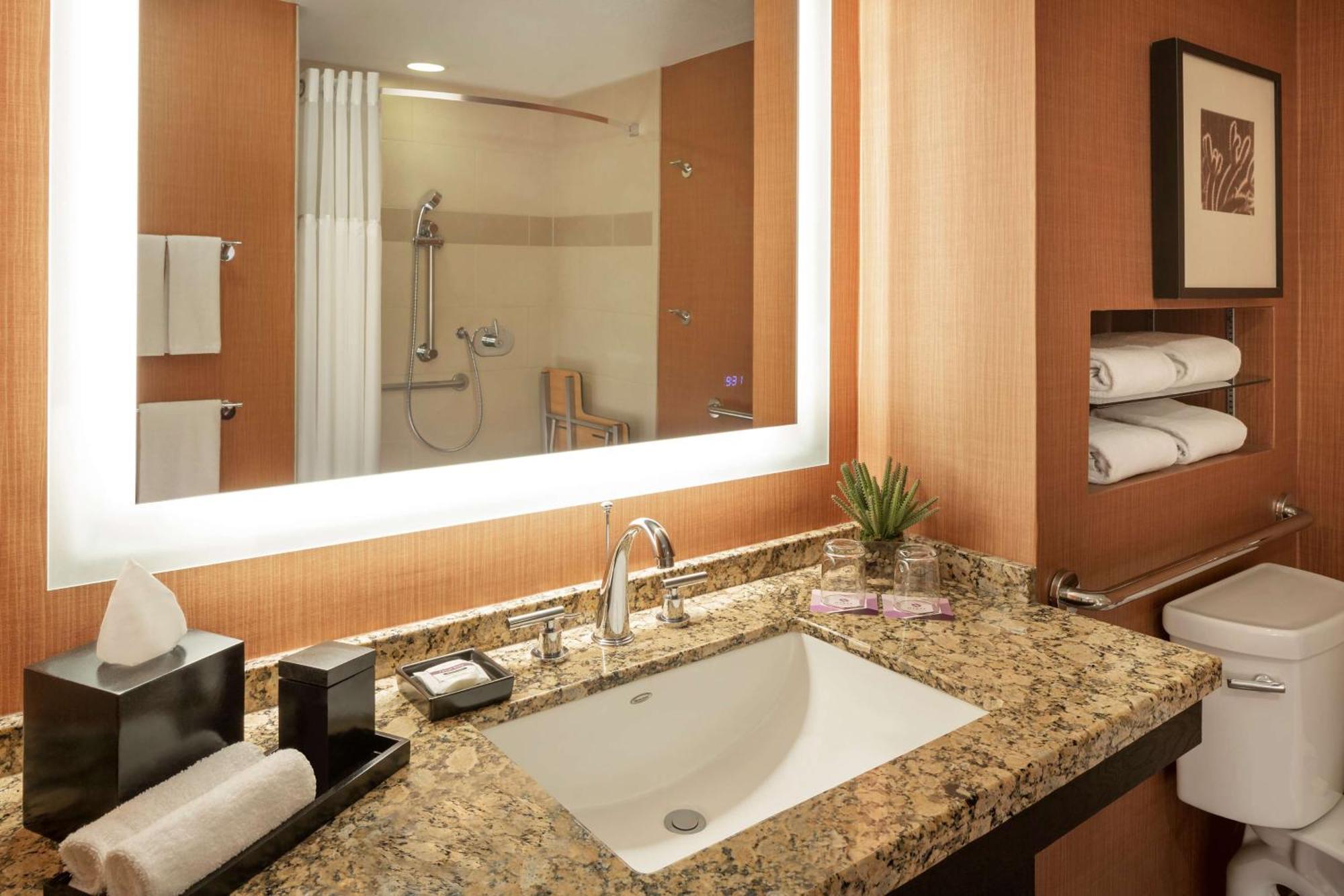 Queen Room Two Queen Beds City View