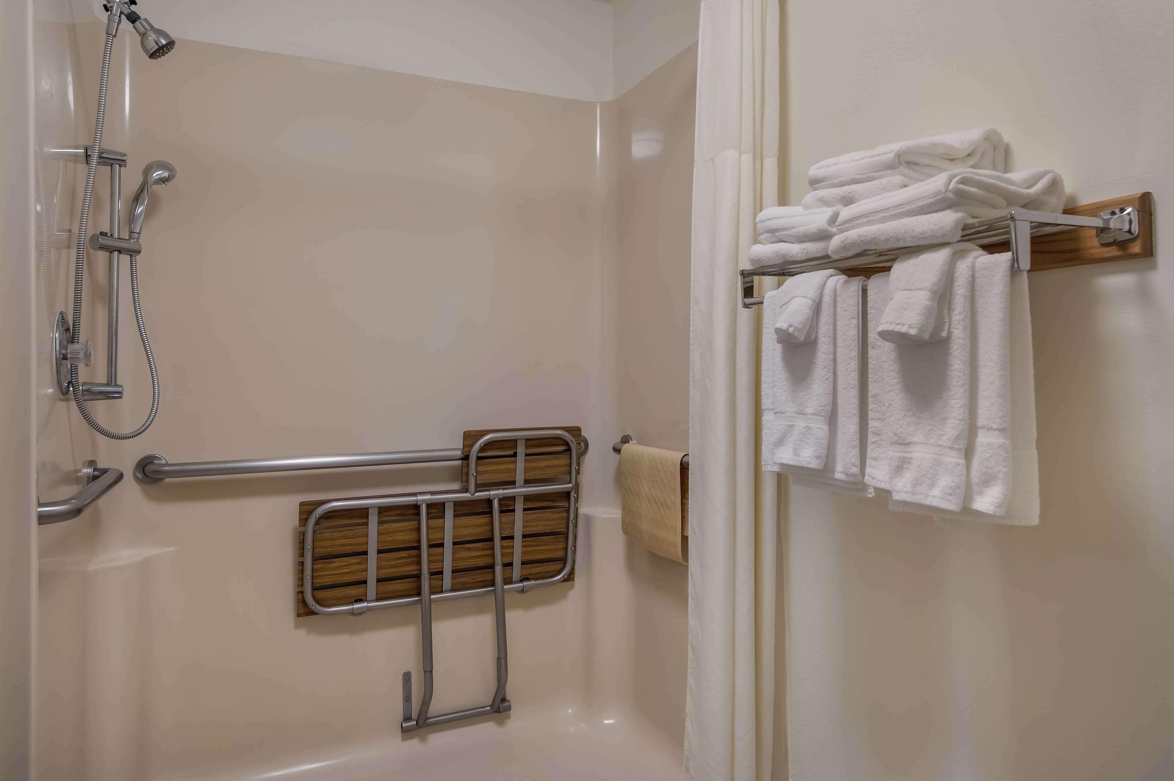 King Room Roll Shower Disability Access or Non-Smoking