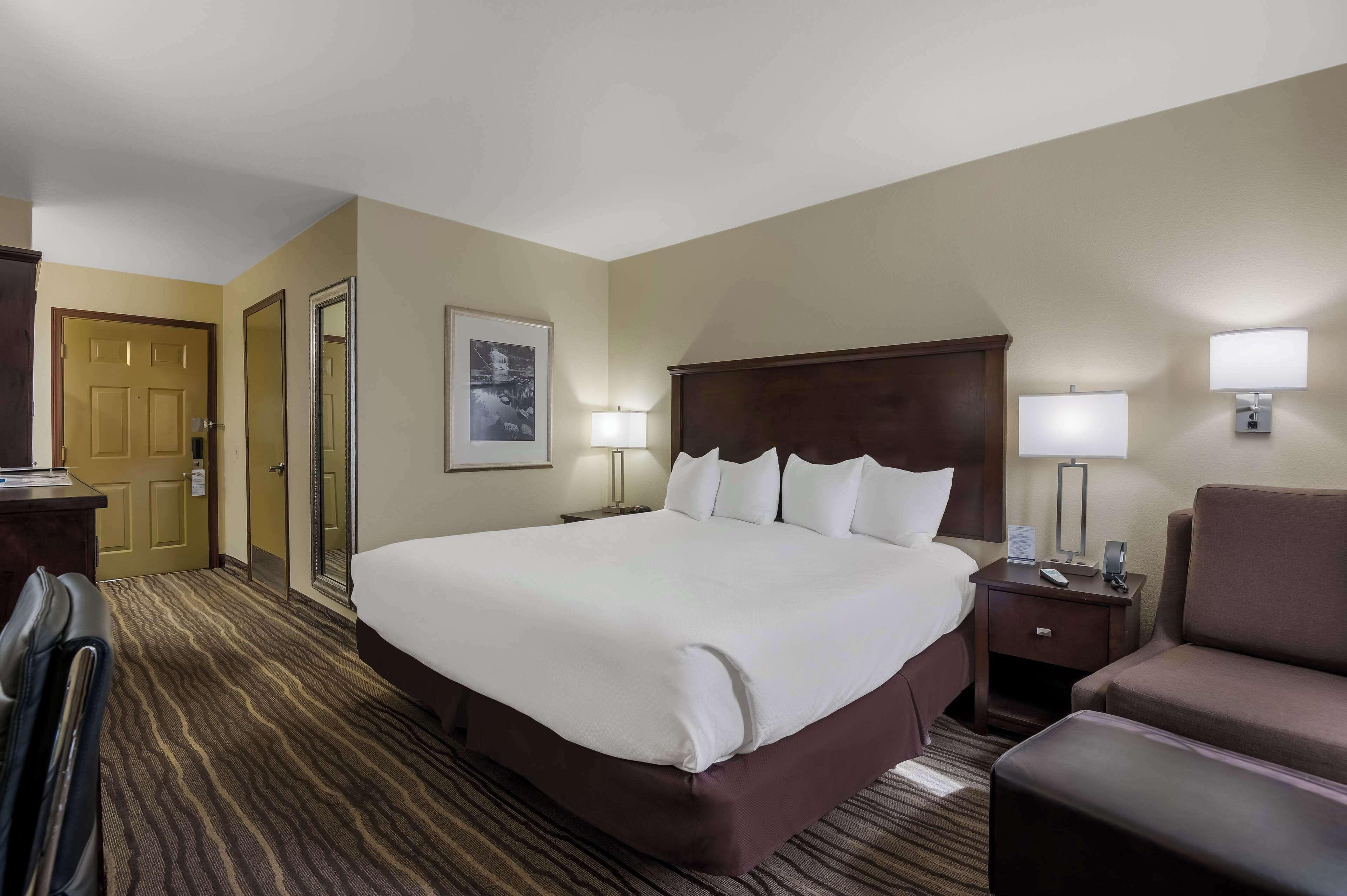 King Room Roll Shower Disability Access or Non-Smoking