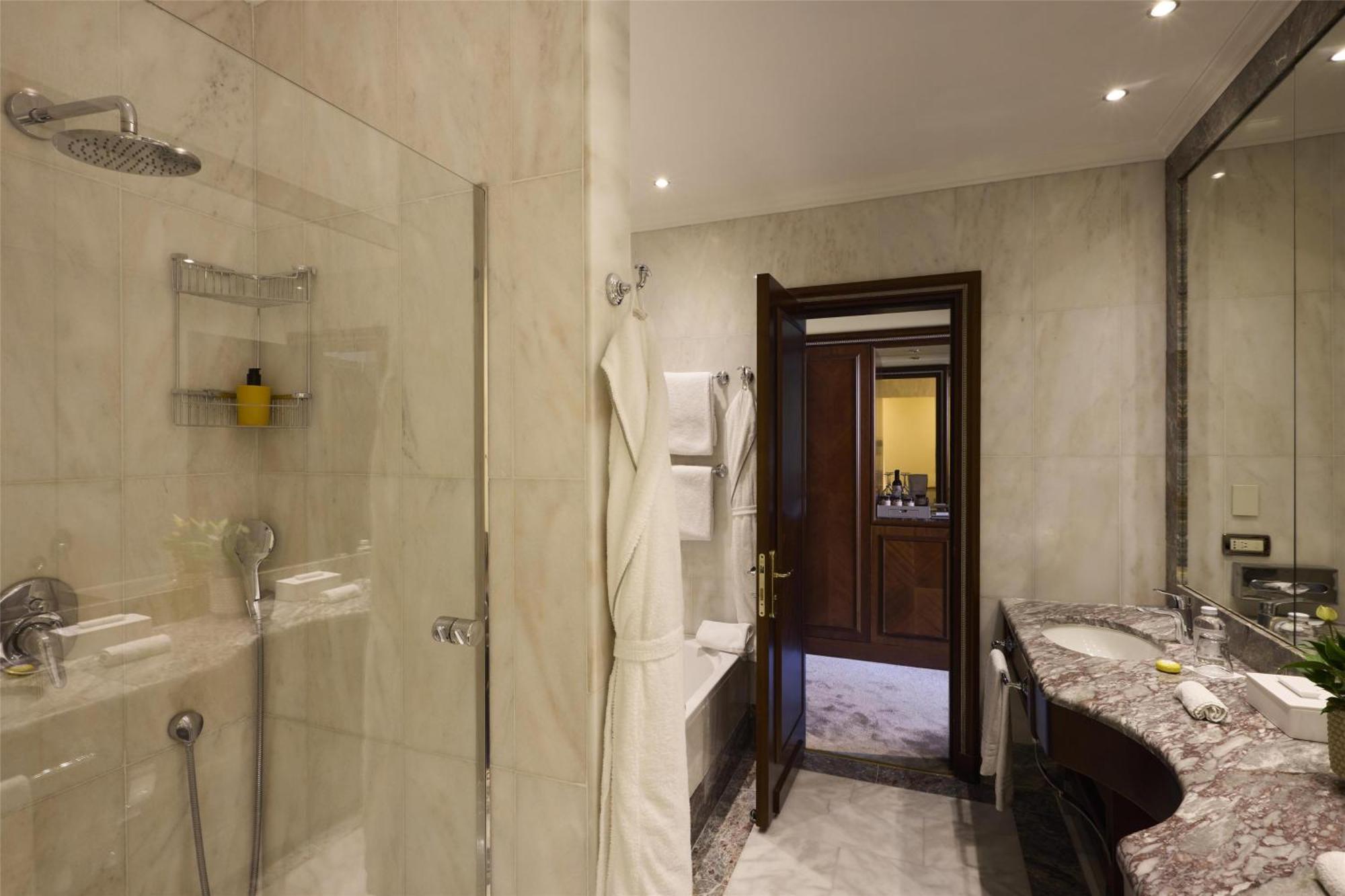 Junior Suite mit Balkon und Blick auf die Piazza