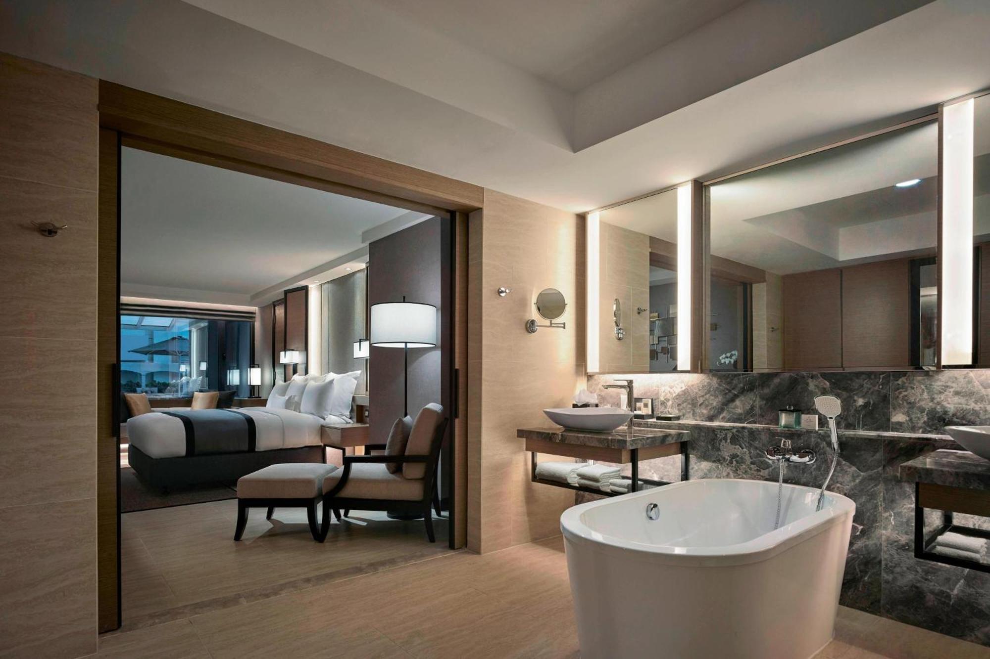 Cabana Poolside King Room