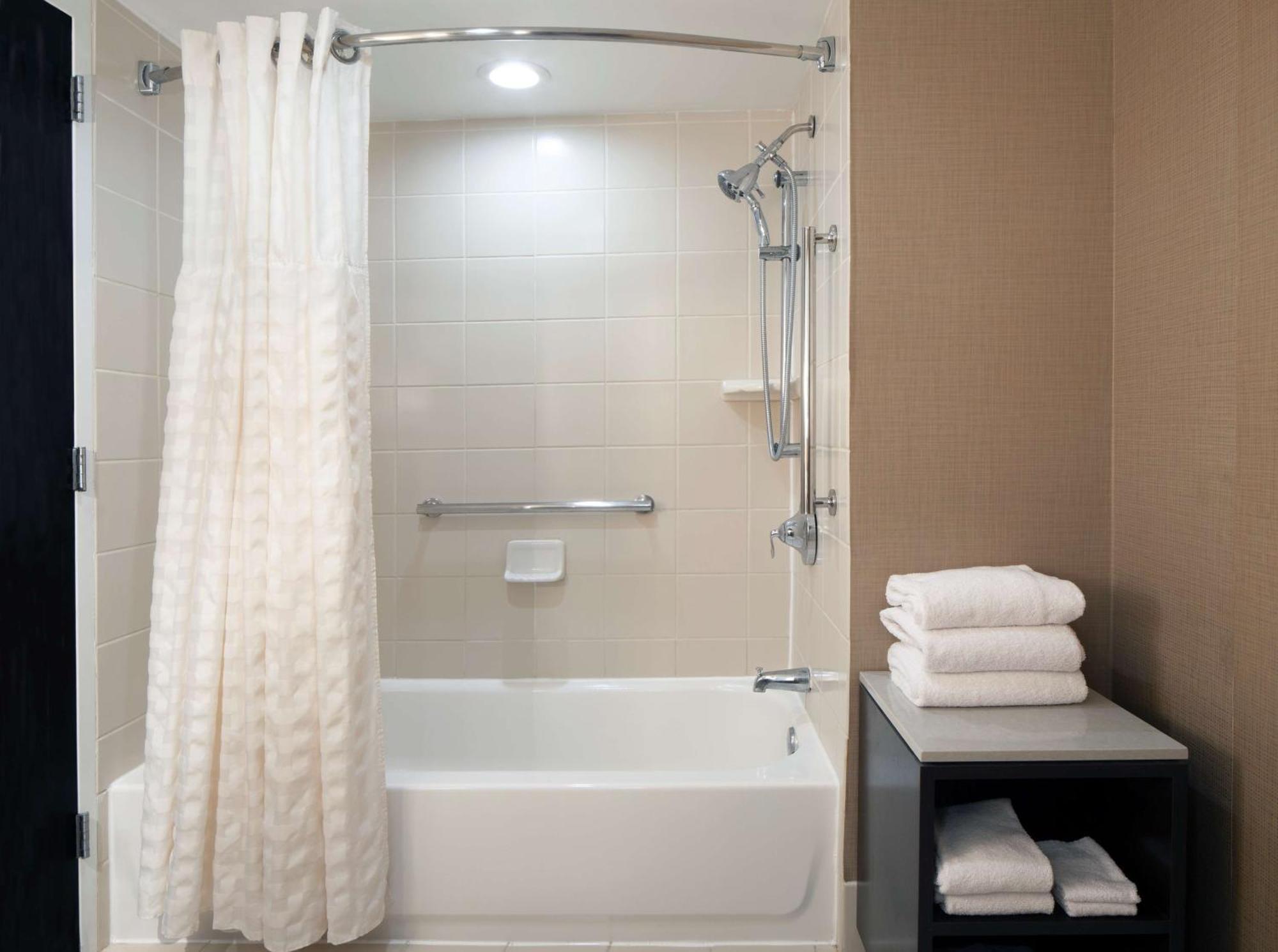 King Suite Bath Tub Mobility Accessible