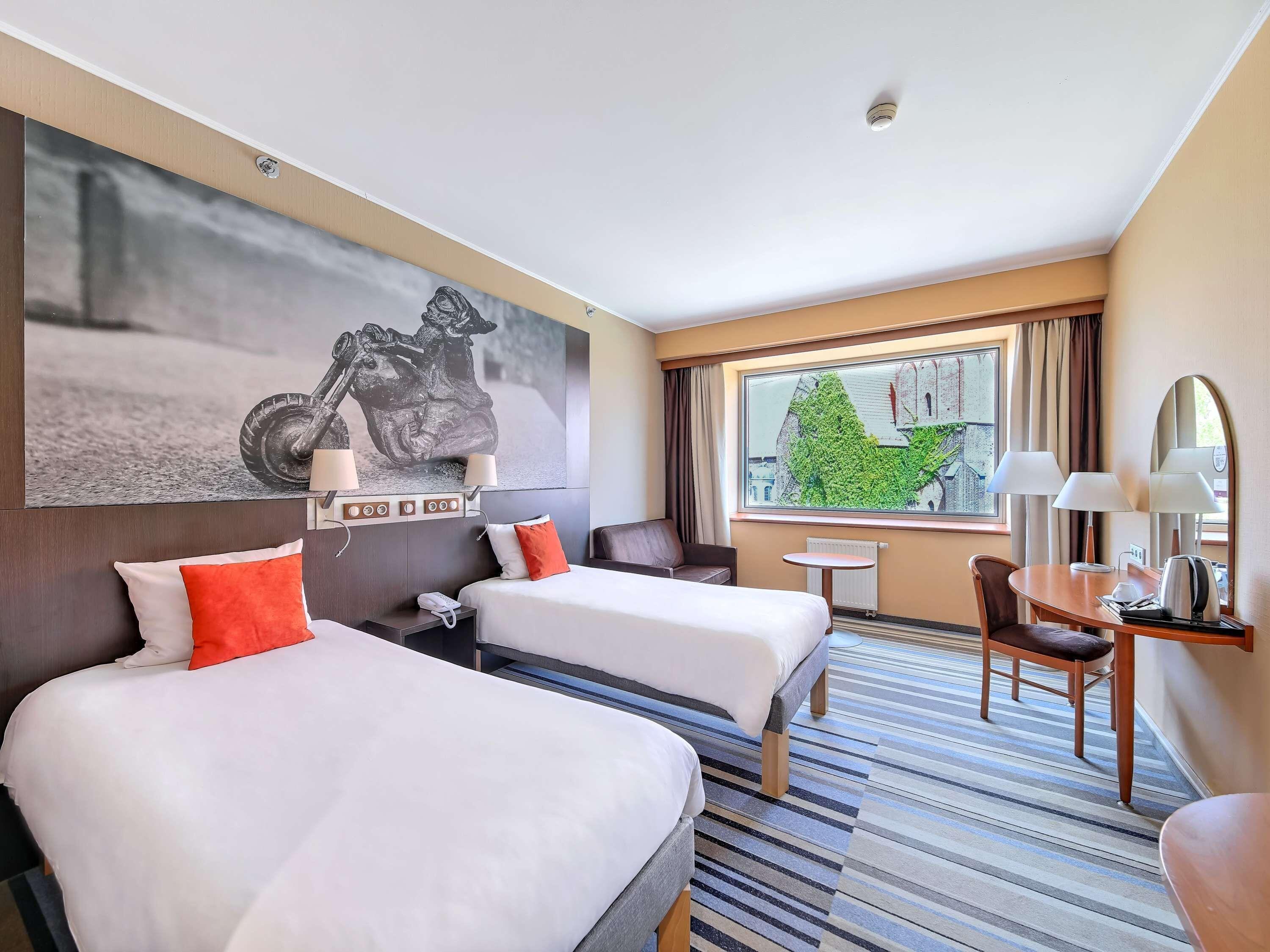 Classic Room with two separate beds, City or Cathedral View