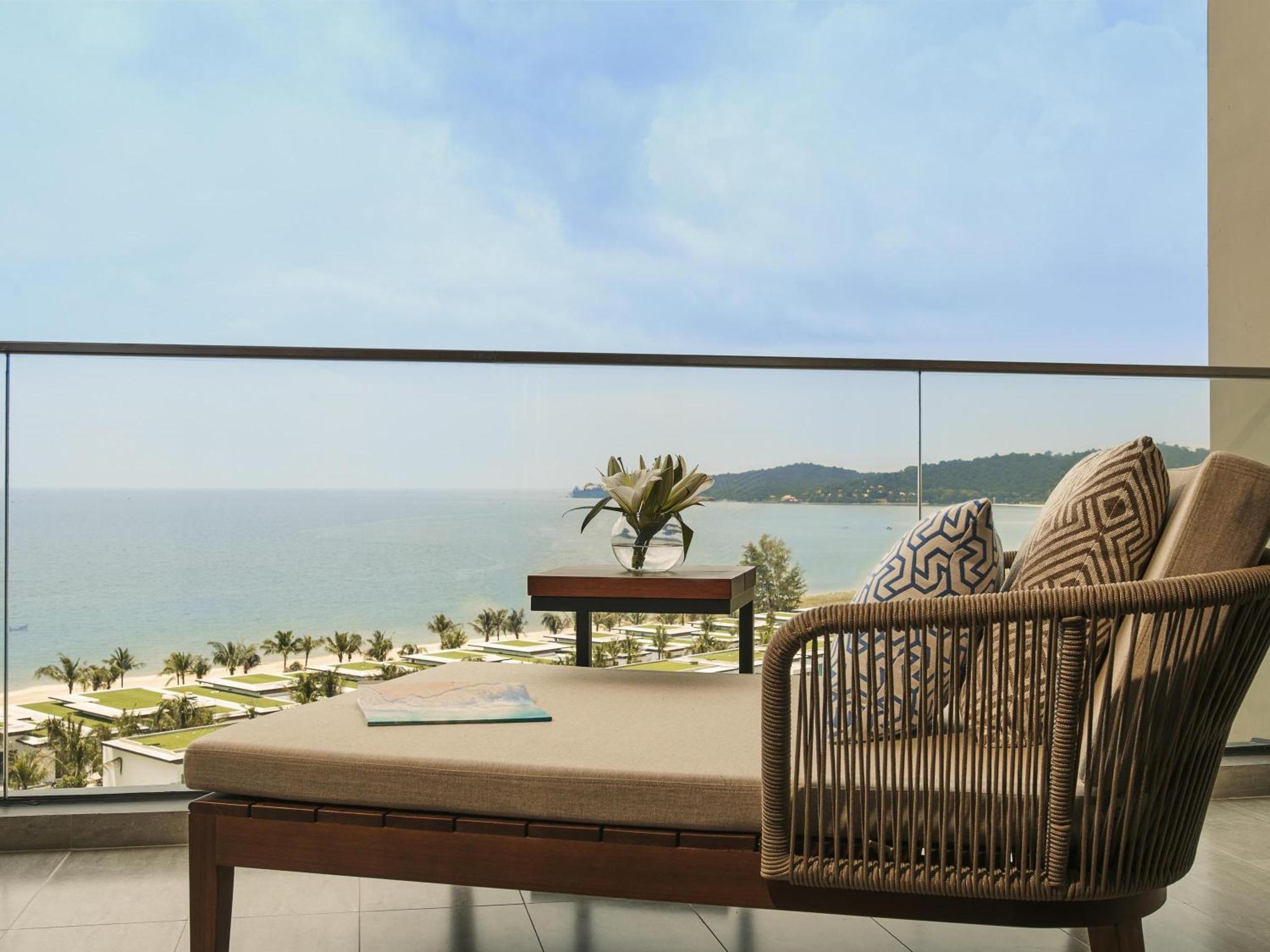 Superior Zimmer mit Kingsize-Bett, Balkon und Meerblick