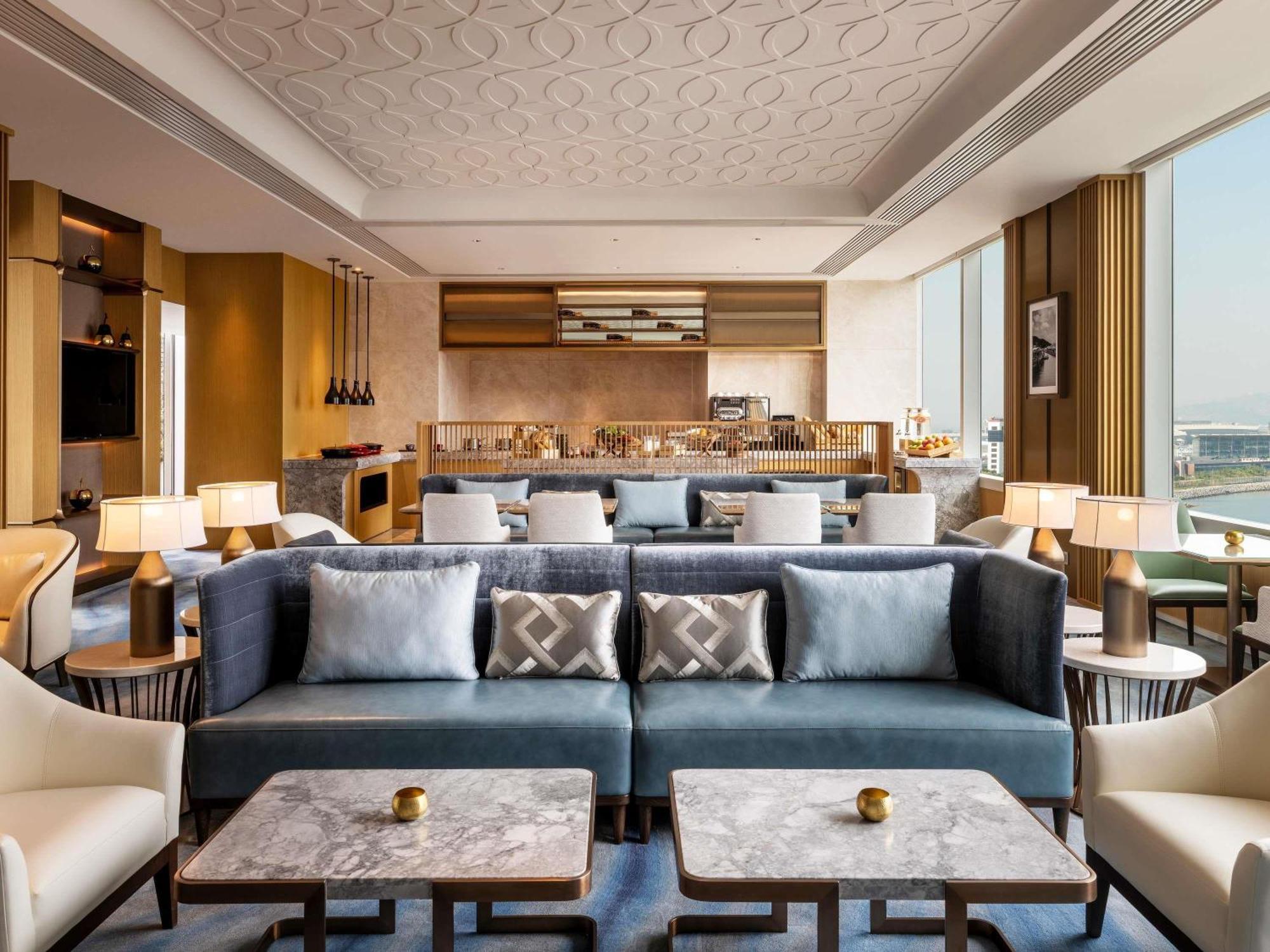 Luxury Executive-Zimmer - 1 Kingsize-Bett, Zugang zur Lounge, Badewanne