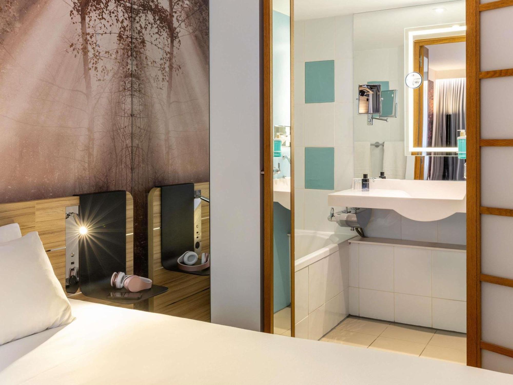 Standard Zimmer mit Queensize-Bett und Sofa