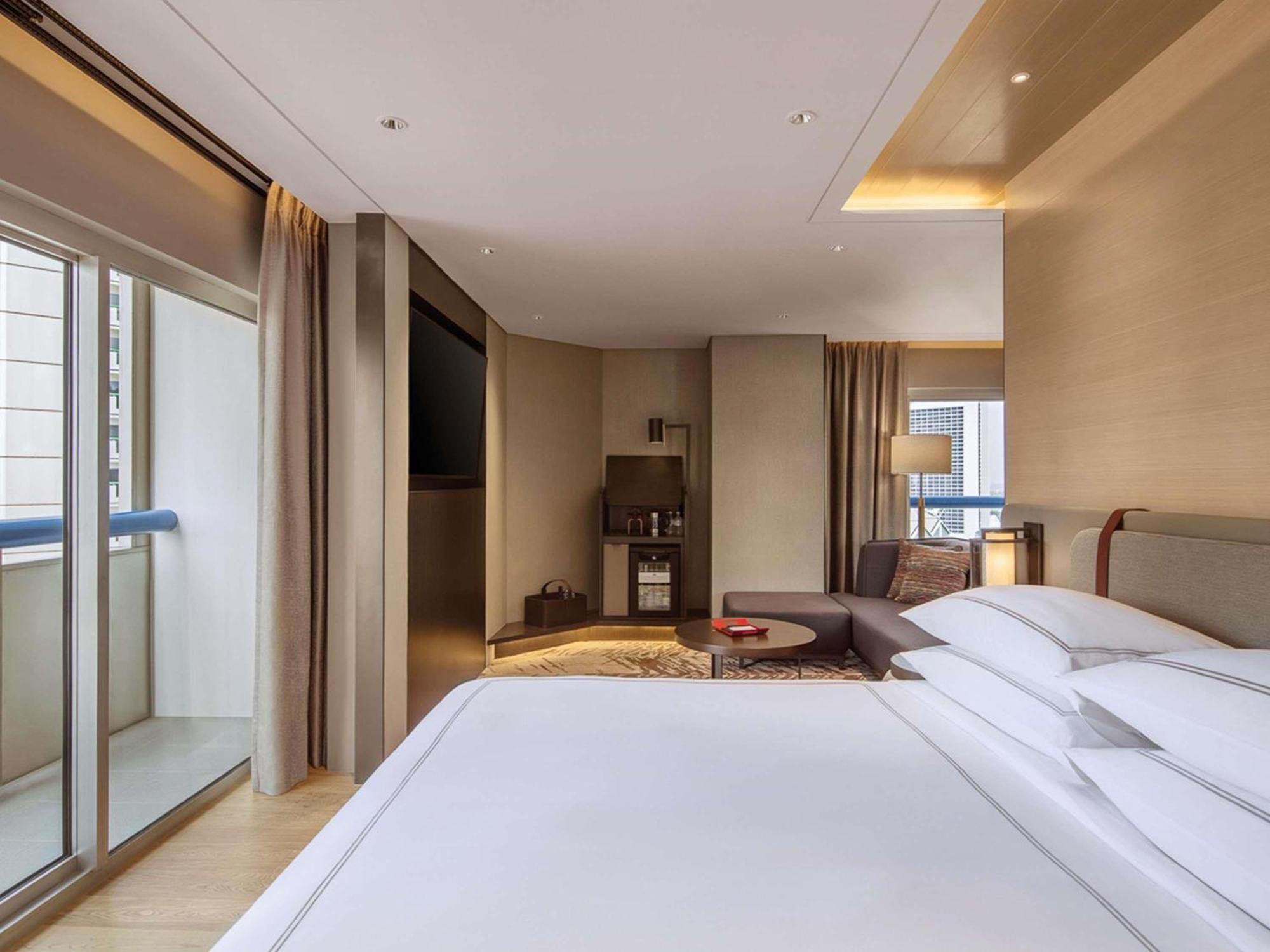 Suite Signature mit 1 Kingsize-Bett, 2 Balkonen und Stadtblick