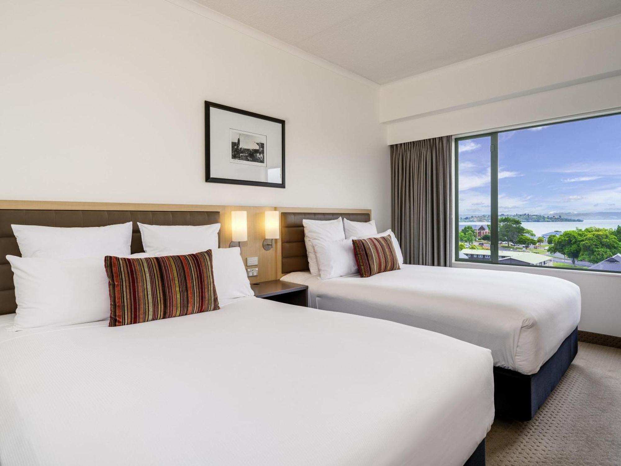 Superior Zweibettzimmer mit zwei Doppelbetten und Seeblick