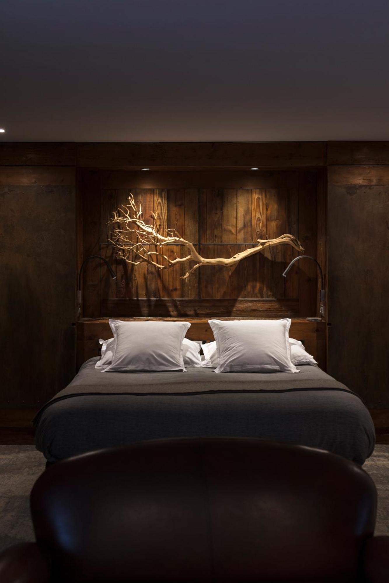Doppelzimmer mit Balneo-Badewanne und Stadtblick