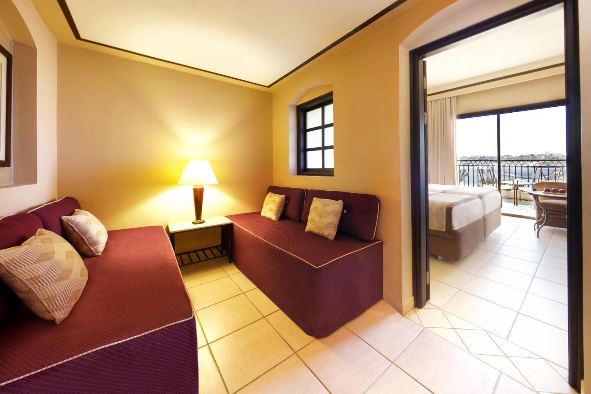Deluxe Familienzimmer mit Queensize-Bett oder 2 Einzelbetten und Meerblick – Jaz Lamaya