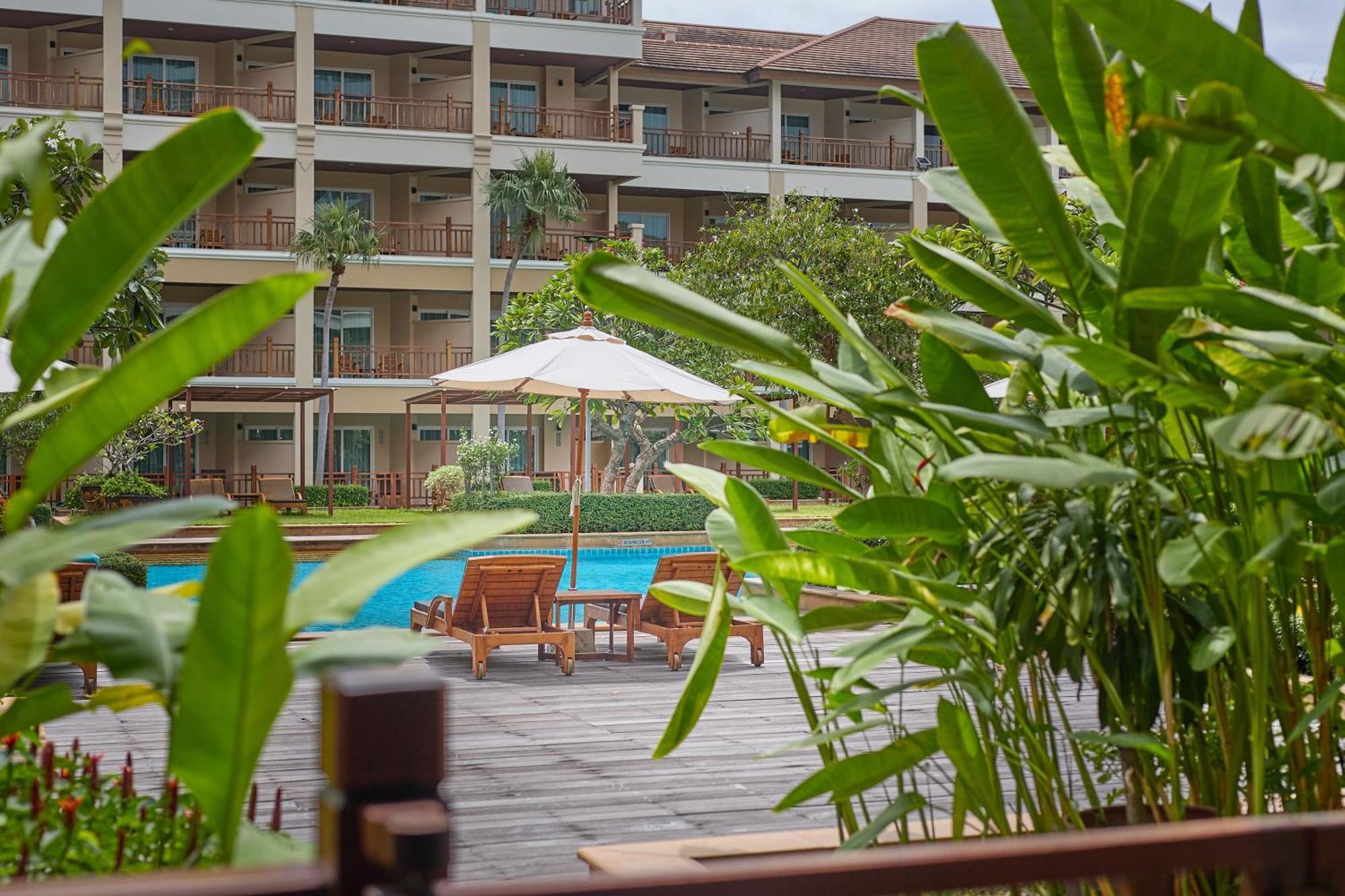 Deluxe Doppelzimmer mit Terrasse am Pool